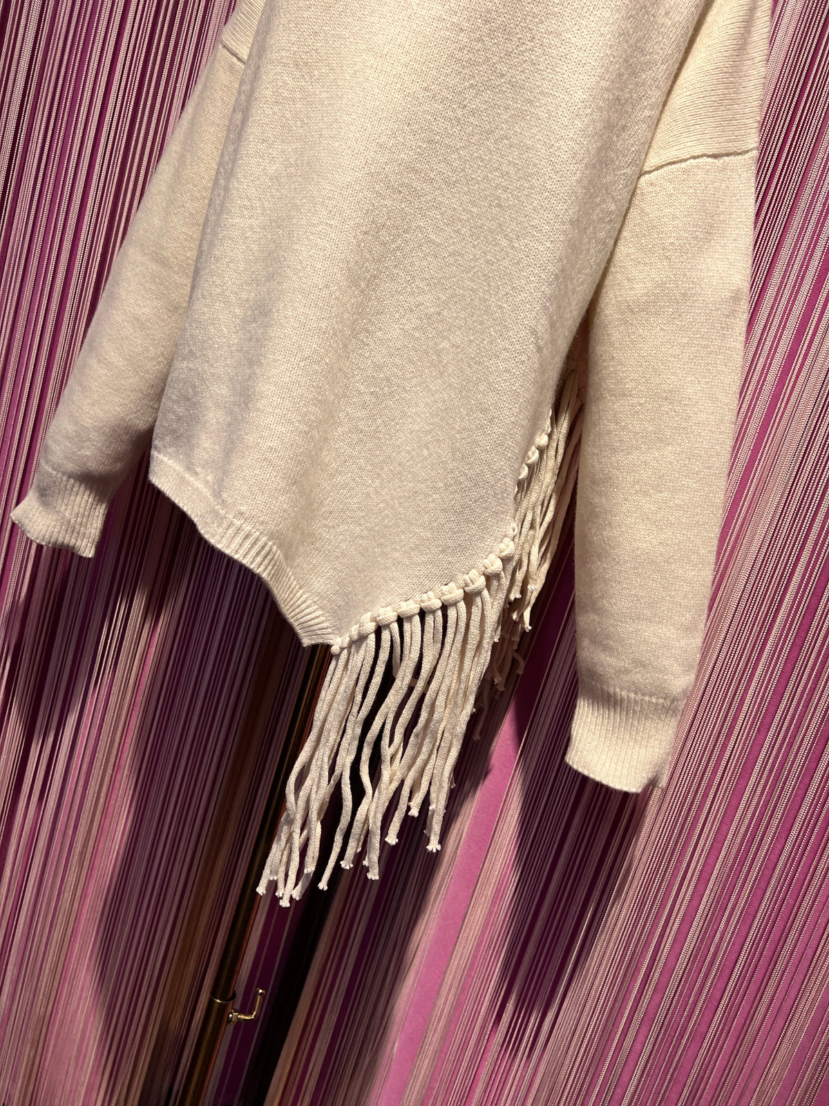 SU official maglia girocollo colore latte  con frange fianco