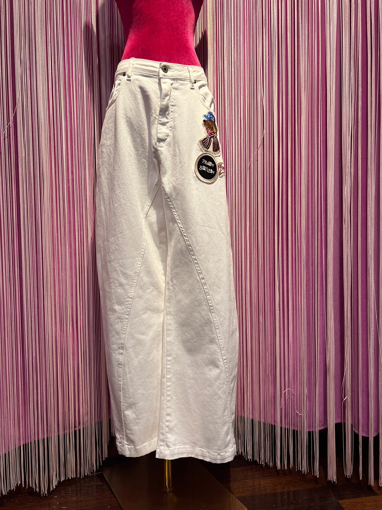 Front street -50% di sconto pantalone denim bianco con patch