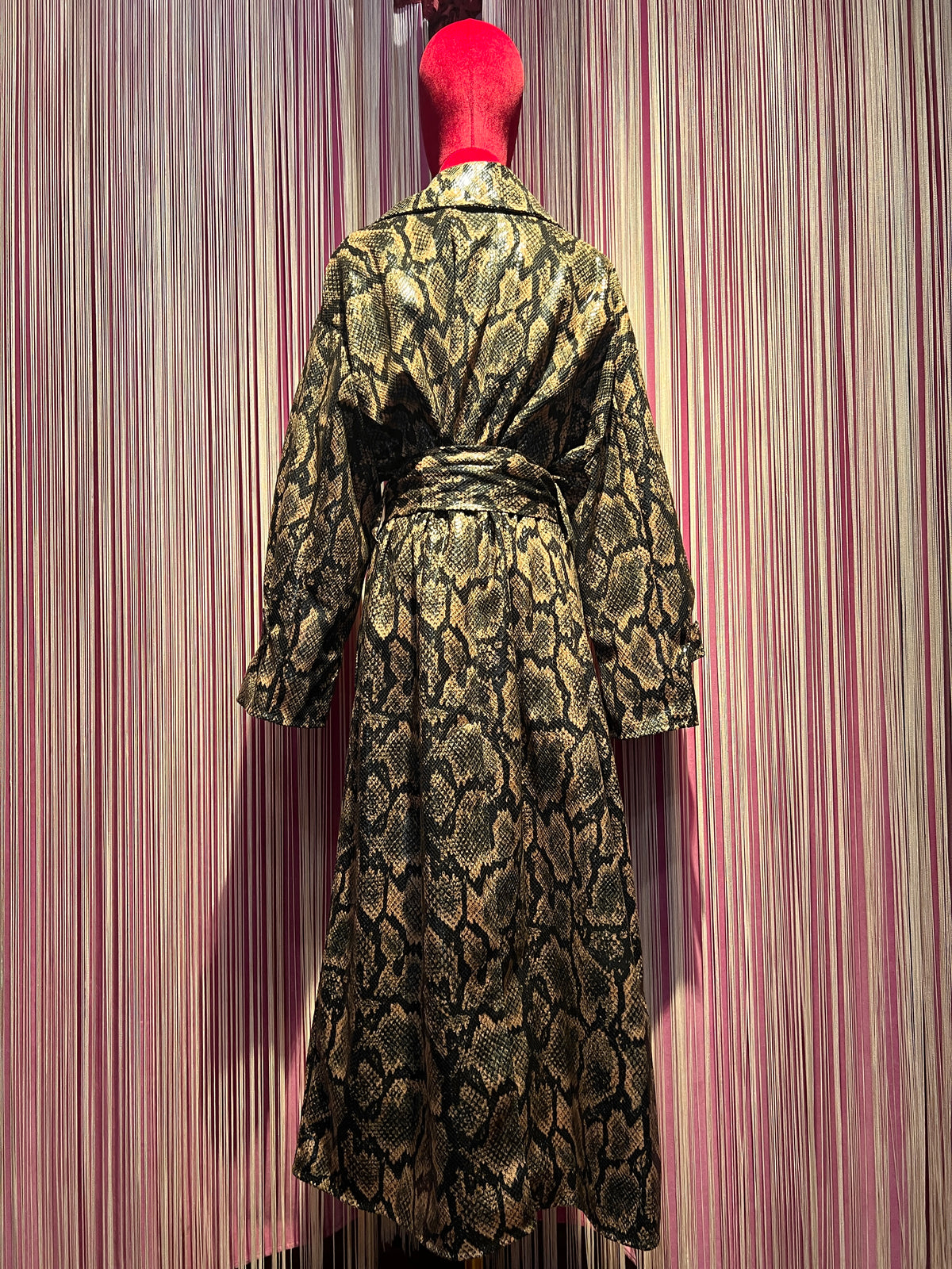 Pink memories trench lungo in ecopelle stampa pitone