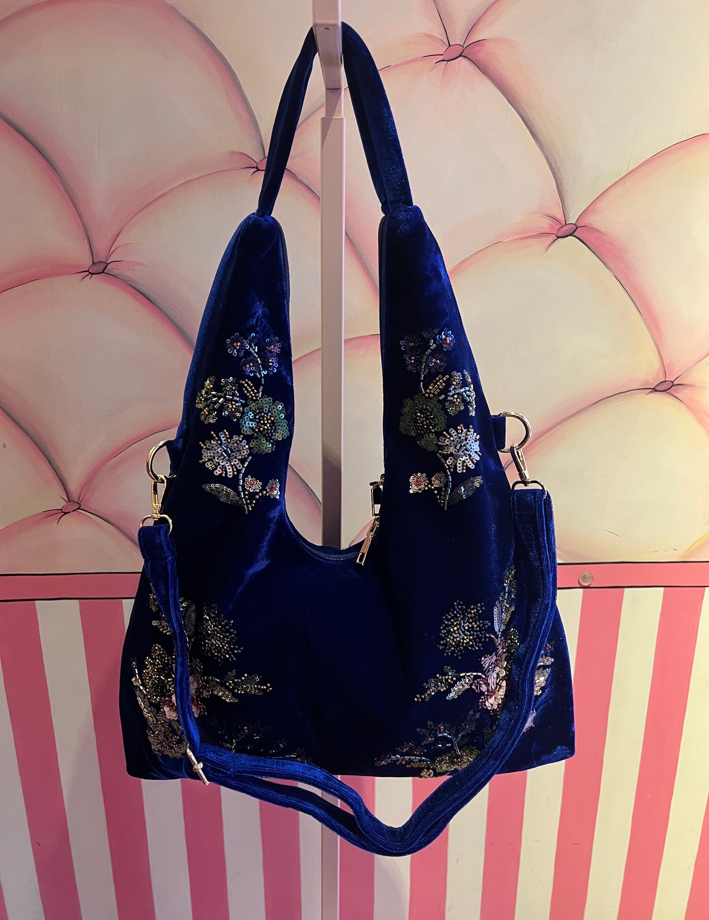 Love & roses borsa a spalla di velluto bluette con ricami floreali e perline stile orientale, tracollina