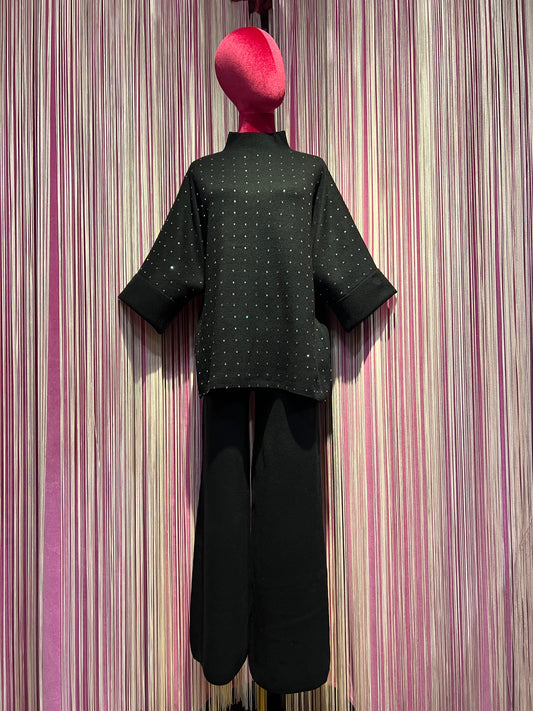 The Room completo nero maglia con cristalli collo a cratere e maniche a 3/4, pantalone palazzo con elastico in vita