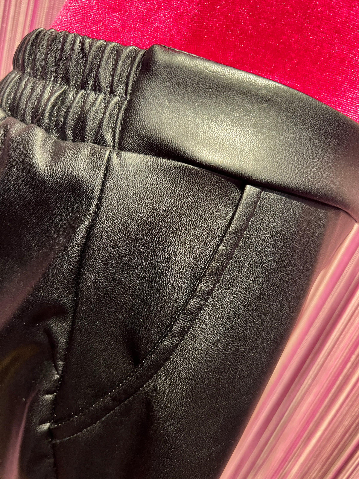 The room pantalone simil pelle nero