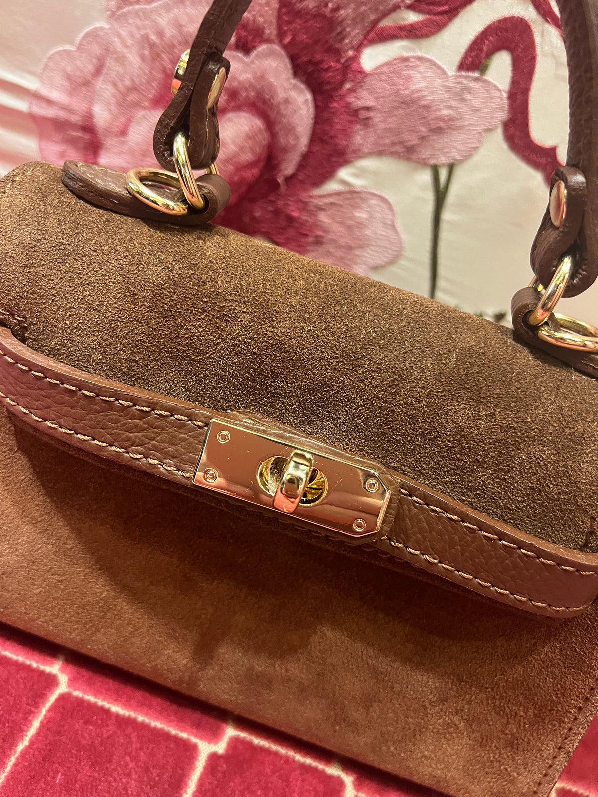 Borsa a mano in pelle scamosciata cioccolato con tracolla