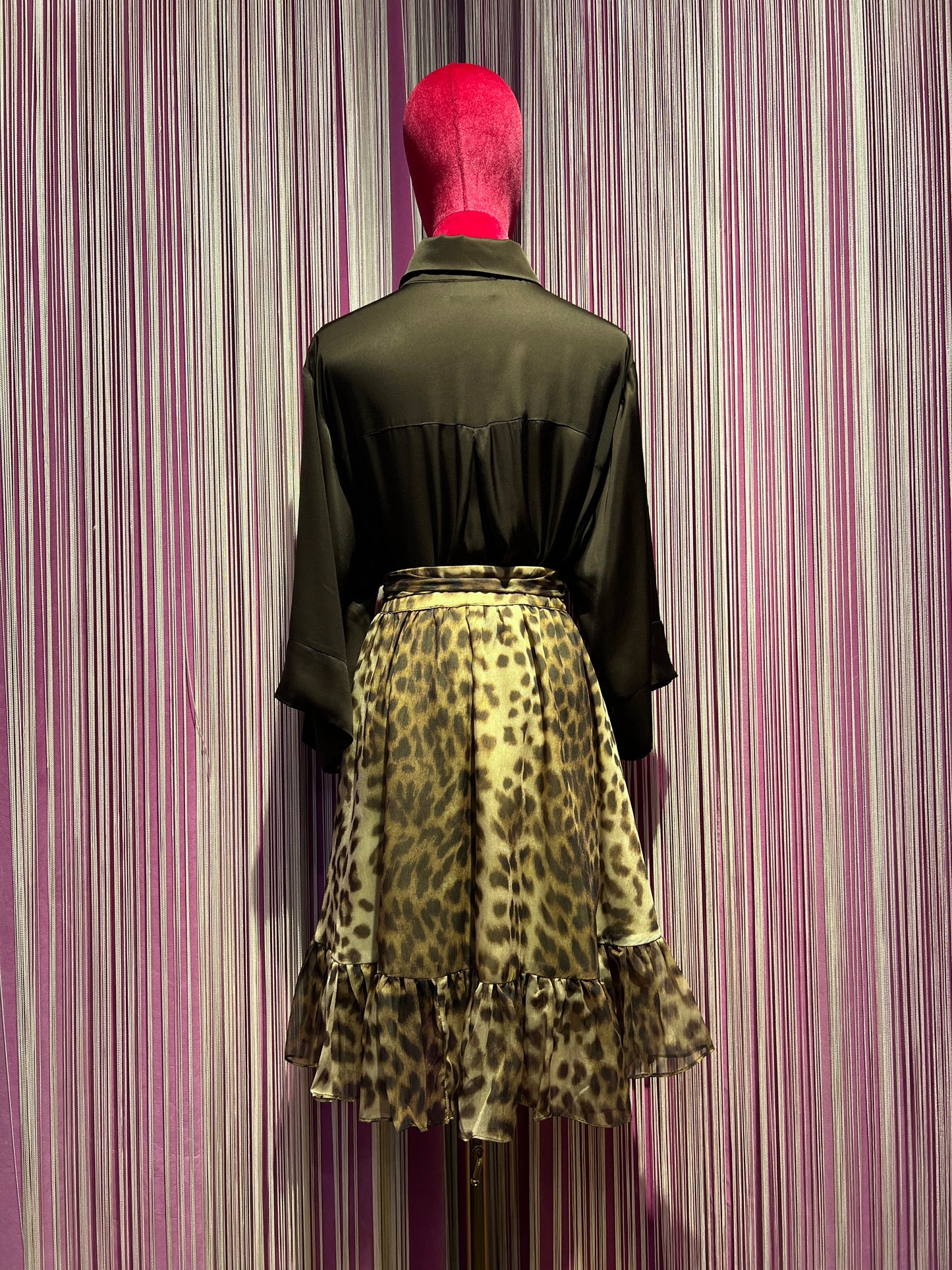 The room completo camicia satin cioccolato e gonna maculata con rouche
