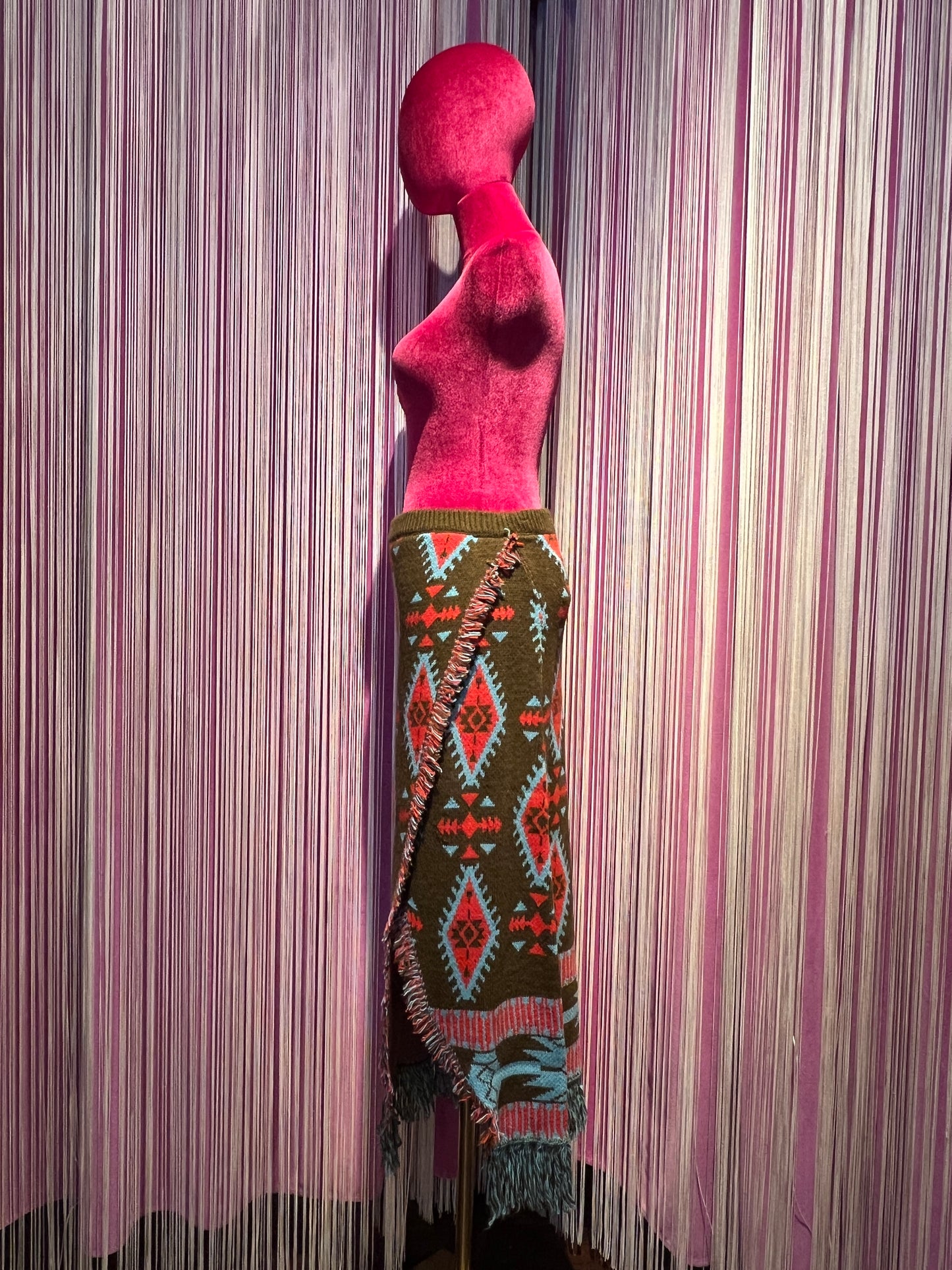 Colour market gonna jacquard con frange marrone rosso e turchese