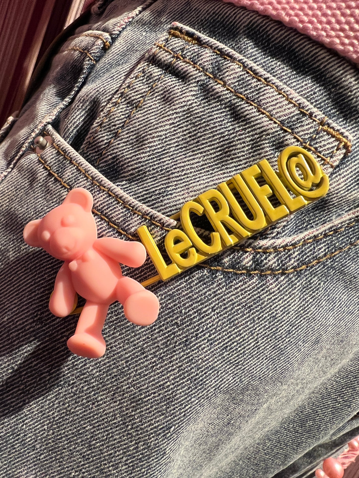 Le Cruel  jeans perle rosa e strappi