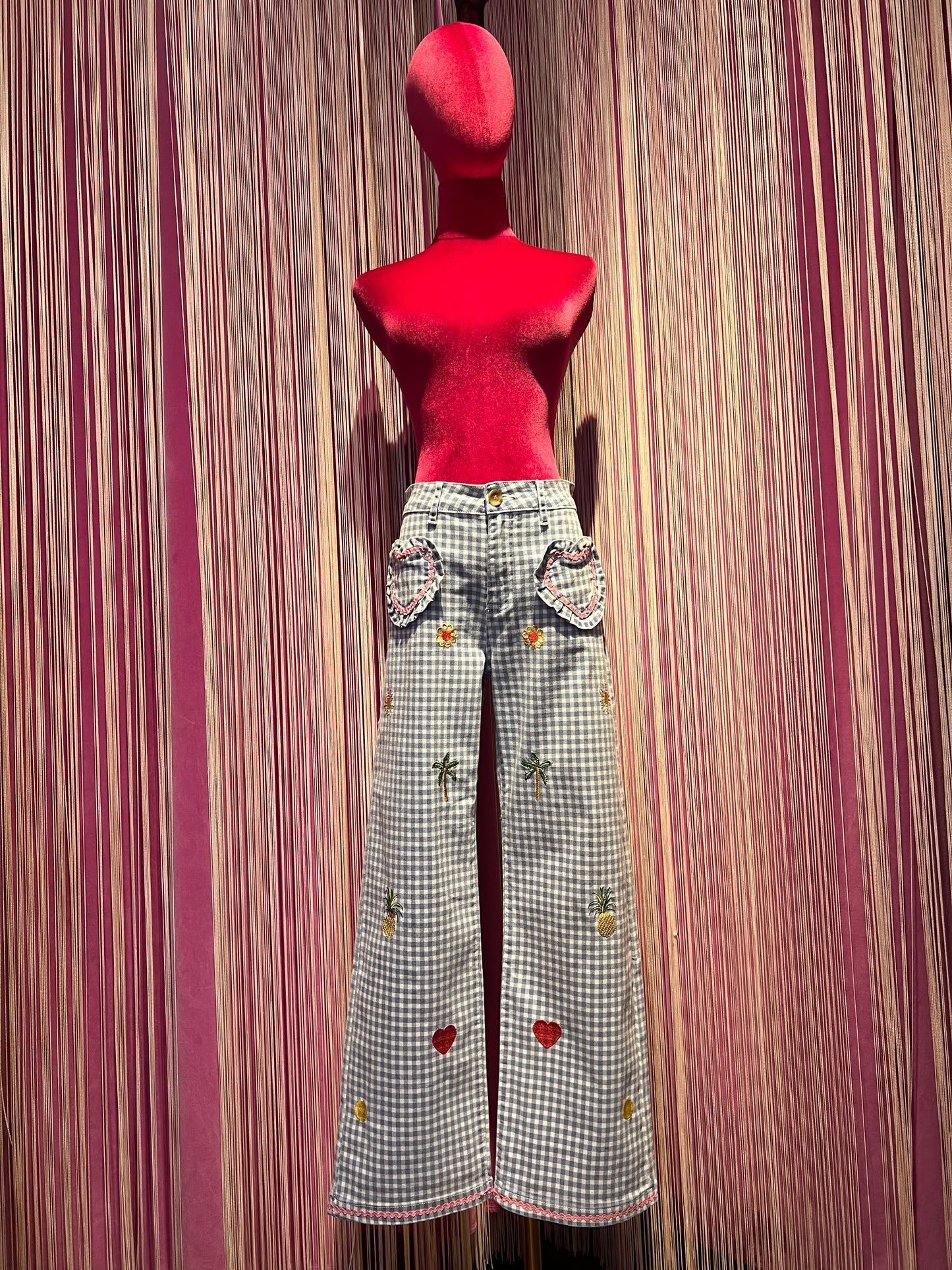 Love & roses pantaloni a quadretti vichy celesti e bianchi tasche a cuore