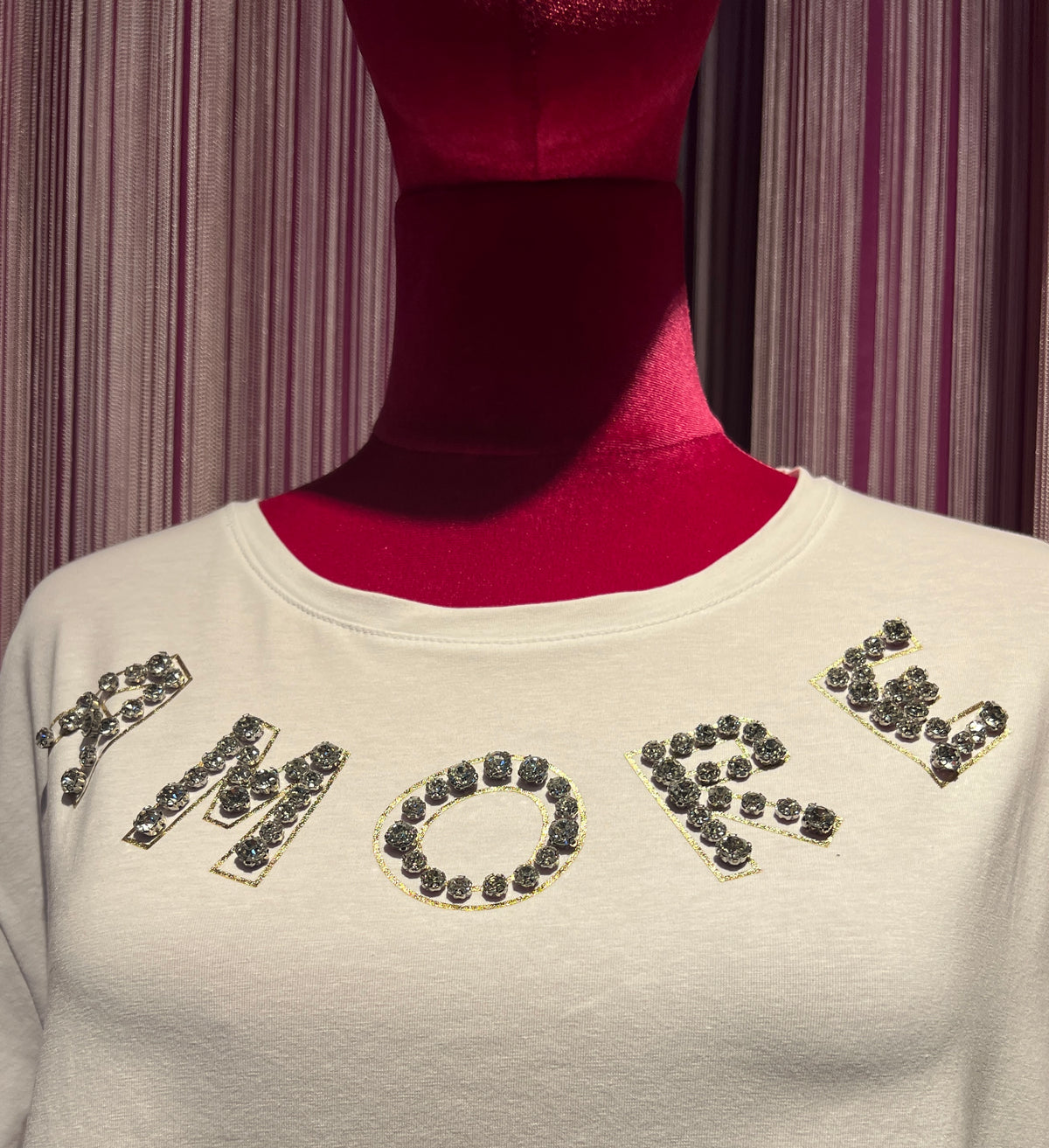 Mon amour Paris  t shirt mezza manica bianca con scritta “ Amore” con cristalli