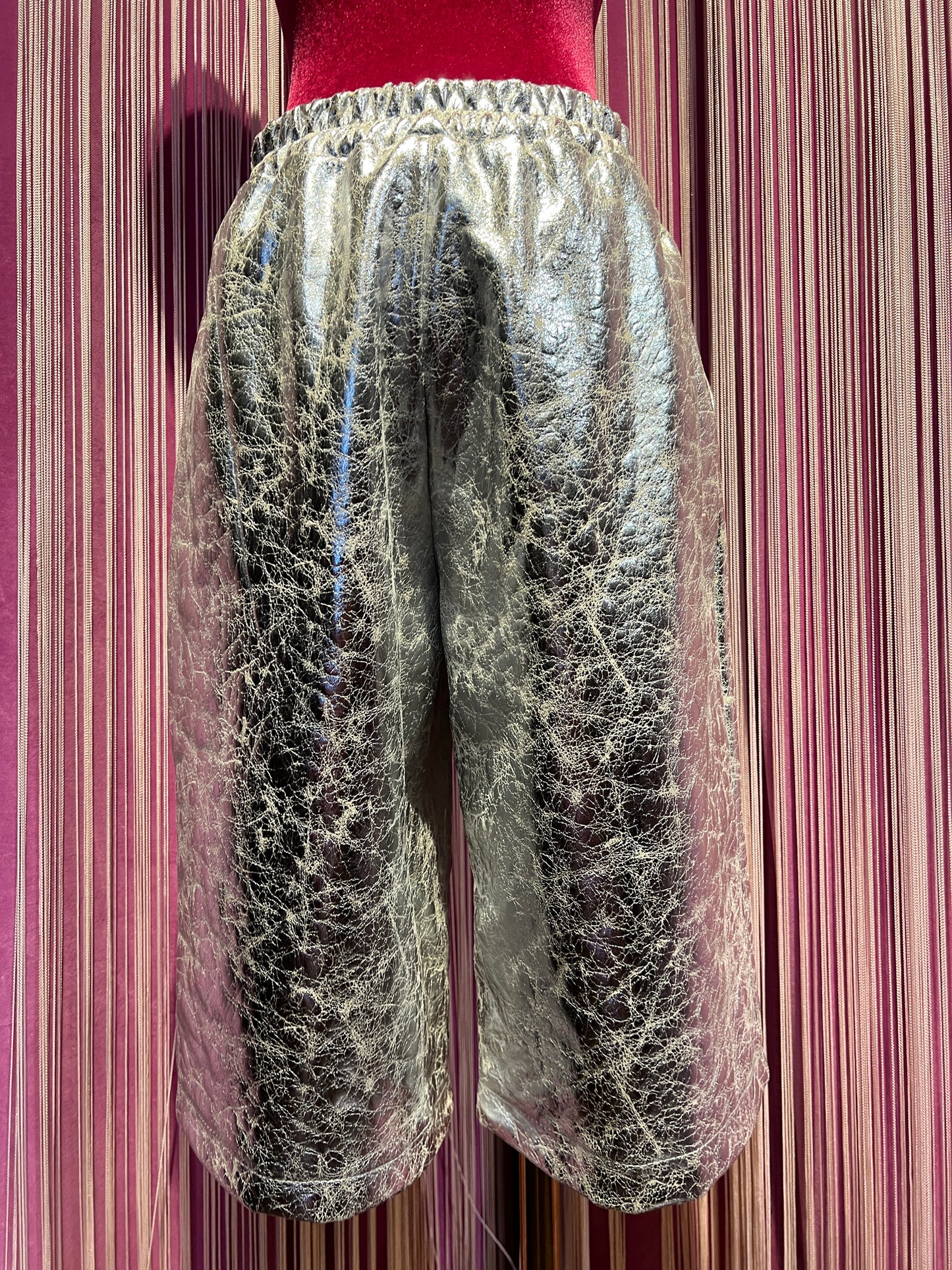 Mon amour Paris bermuda ecopelle laminato argento effetto invecchiato, elastico e coulisse in vita