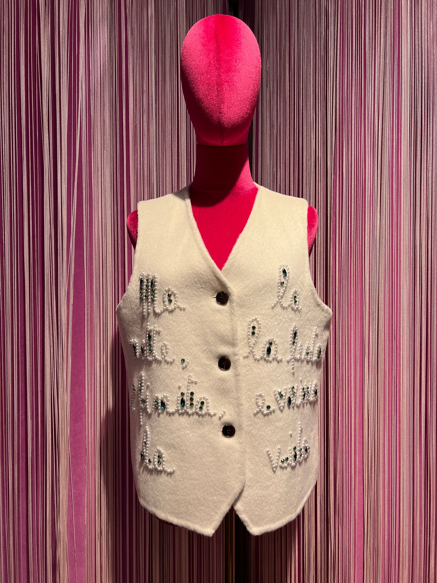 Front street gilet panno panna con scritta perline e cristalli “ Ma la notte la festa è finita evviva la vita”
