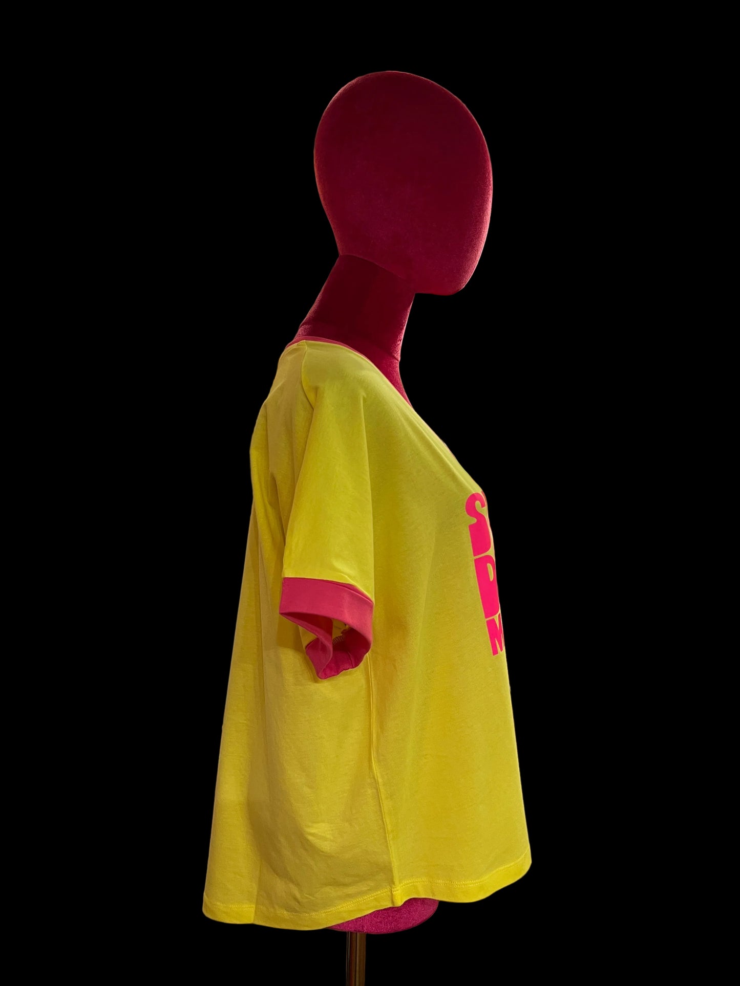 Anouk t shirt di cotone giallo flou con bordi fucsia stampa fucsia “ Sweet dreams Monte-Carlo