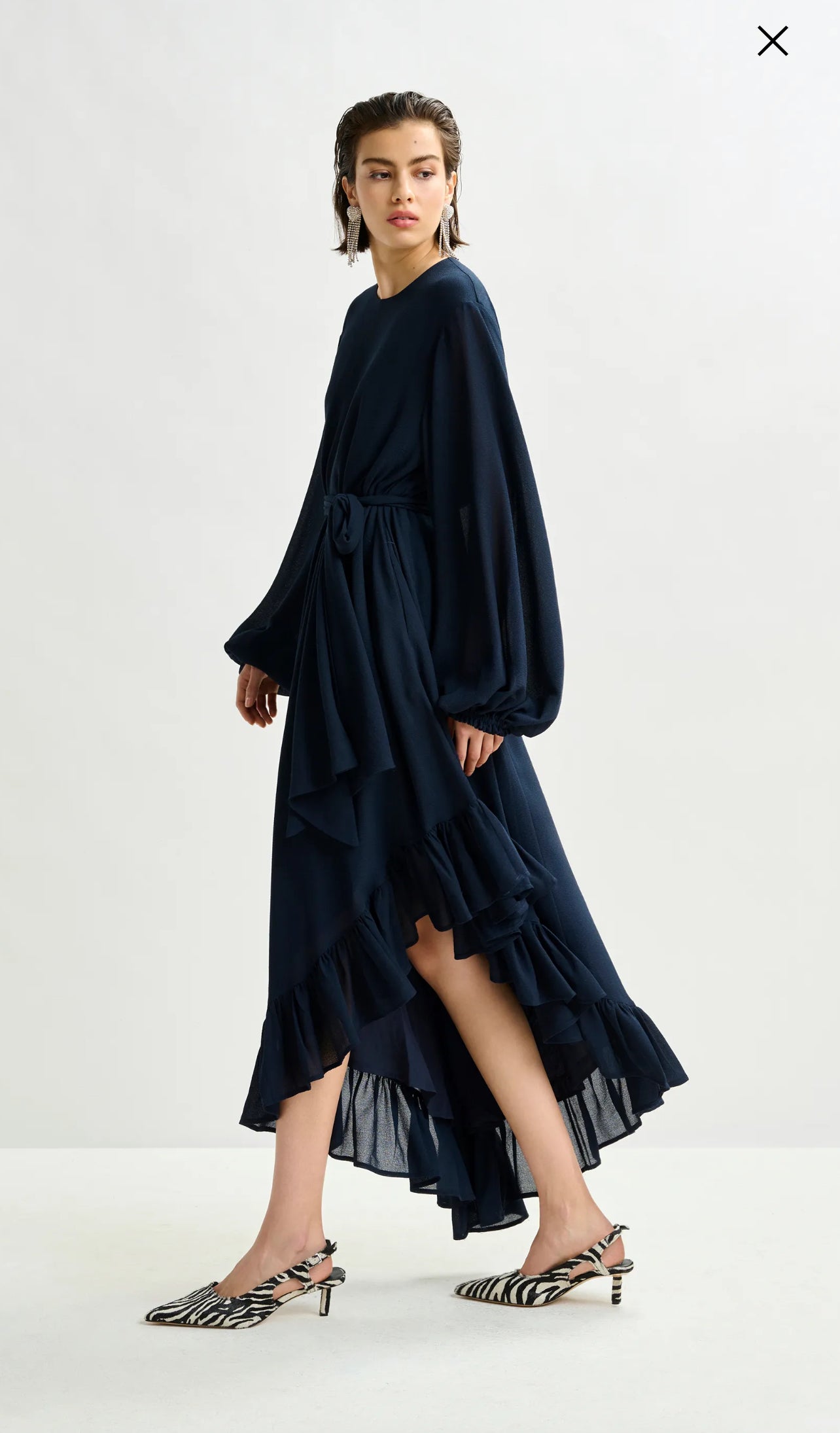 Essentiel antwerp abito lungo blu navy con orlo asimmetrico a balze e cinta Iflower vestibilita’ over