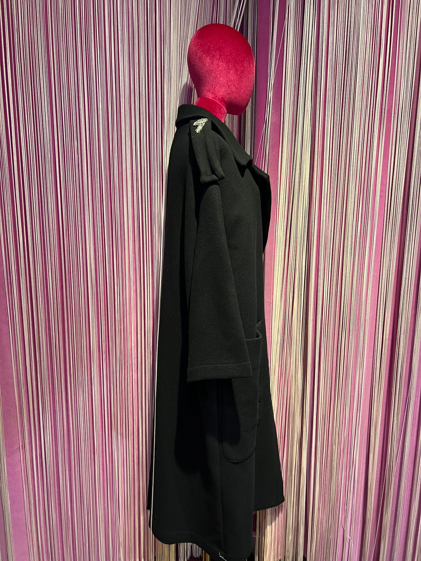 Pink memories cappotto nero con applicazione cristalli