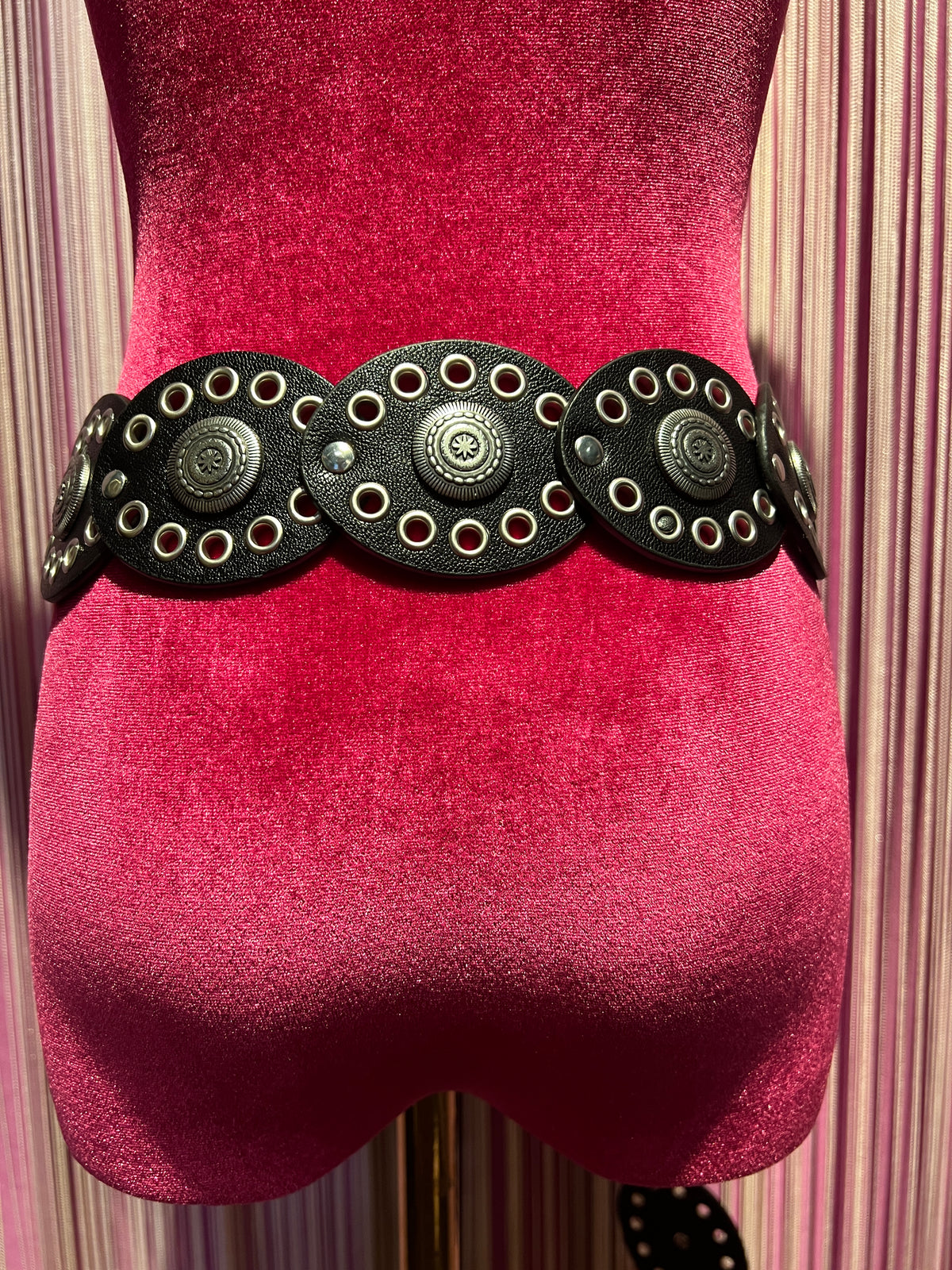 Love & roses cintura pelle nera con fibbia e dettagli argento brunito altezza cm 6