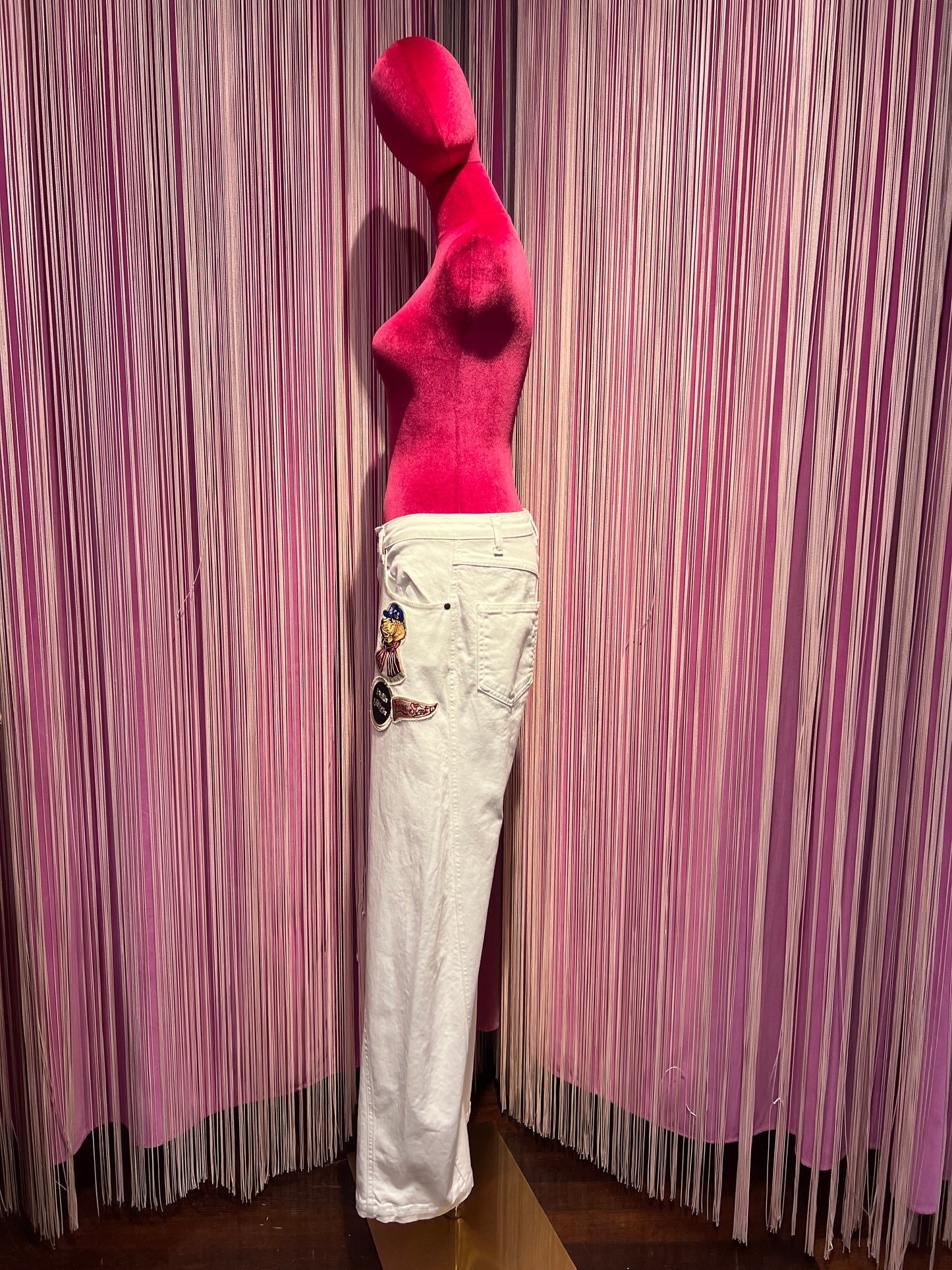 Front street -50% di sconto pantalone denim bianco con patch