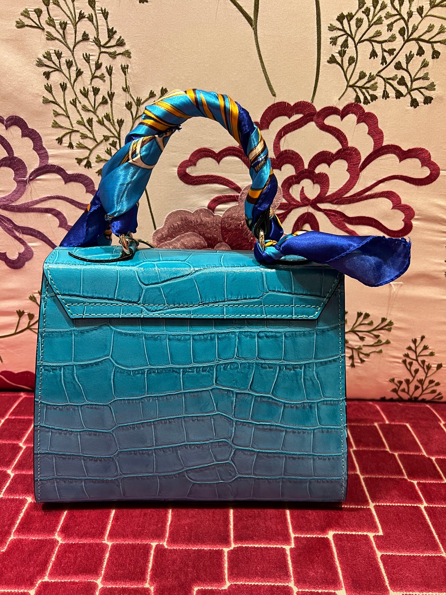 Borsa pelle con tracolla turchese manico foulard patch e charm
