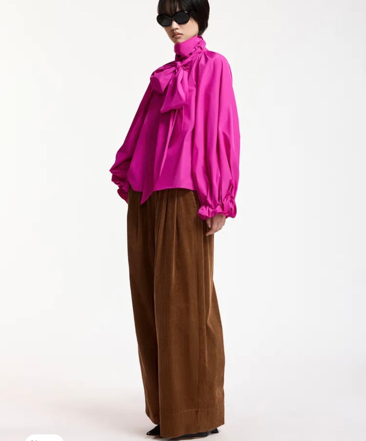 Essentiel antwerp camicia con colletto fiocco e polsini con volant