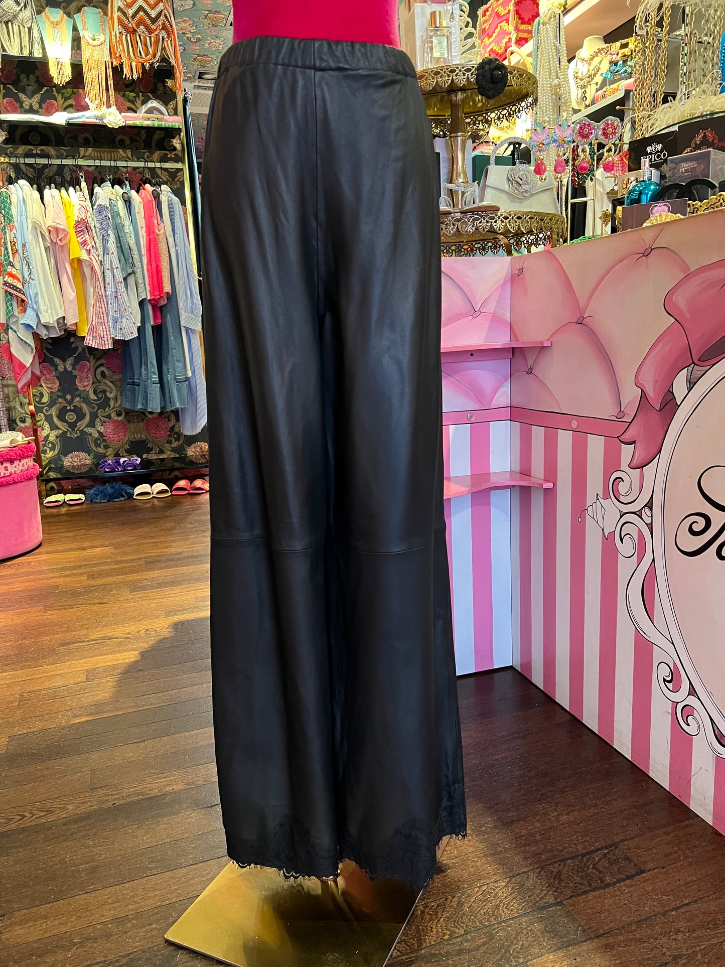 Pink memories pantalone di pelle nero con pizzo