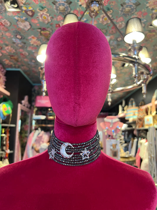 Manuela Ajo’ creazioni choker cristalli grigio medio con spille mezza luna e stelle strass