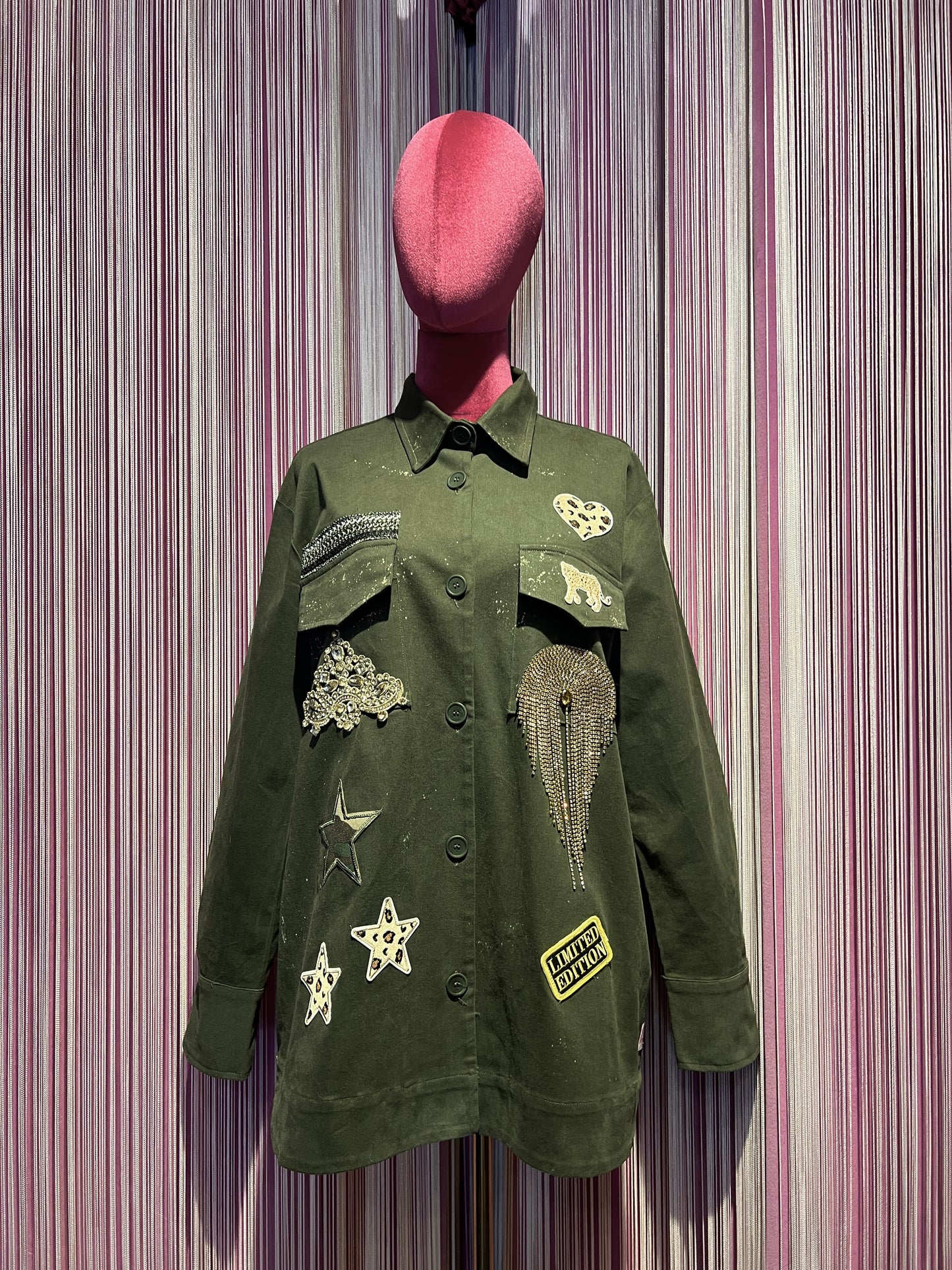 ABpink🩷 giacca Charlotte verde militare patch stelle con due pantere sul retro arancio e nere vestibilita’ 40/48