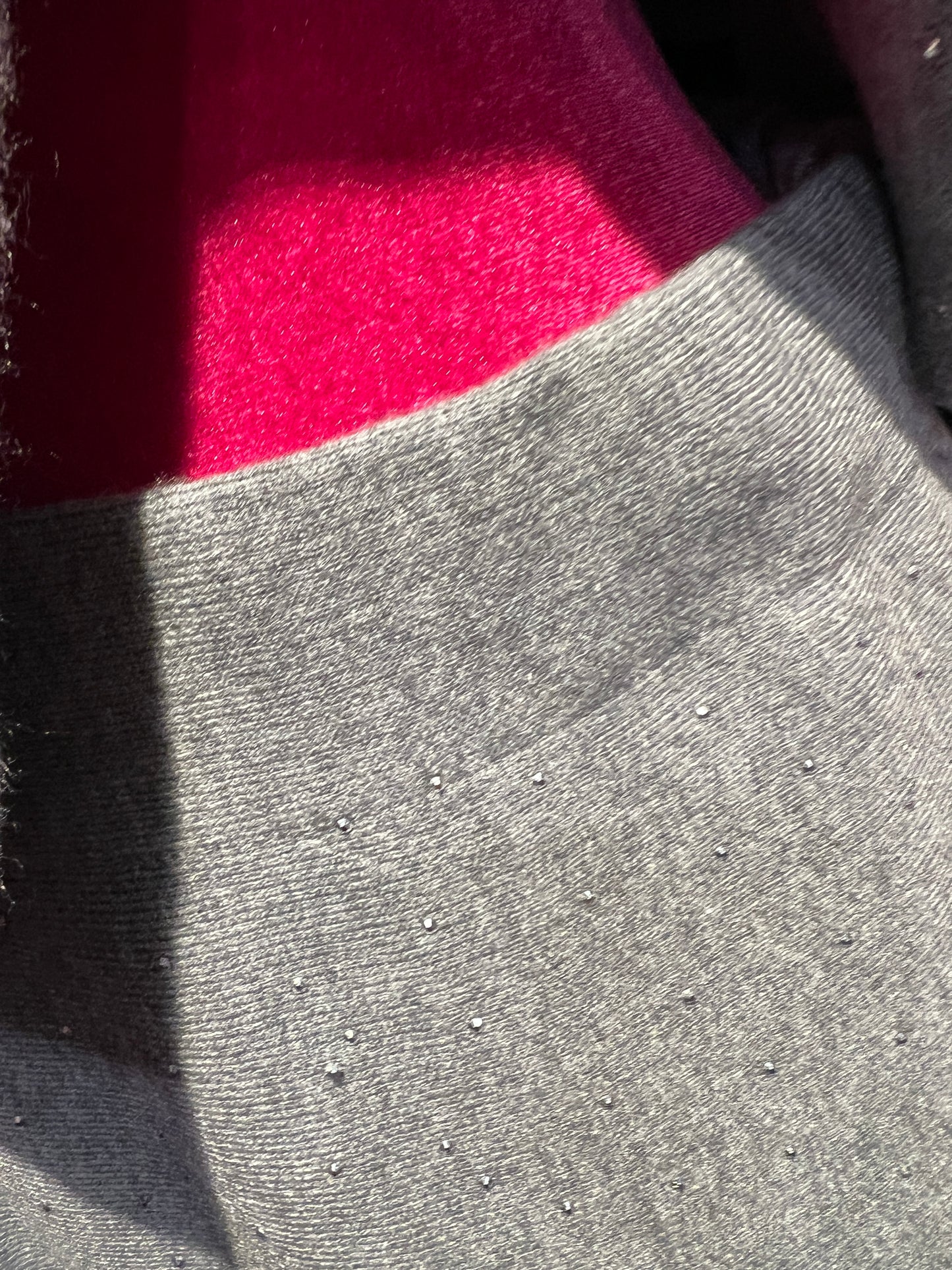 The room completo grigio con decorazioni micro cristalli maglia e gonna lunga svasata con elastico in vita