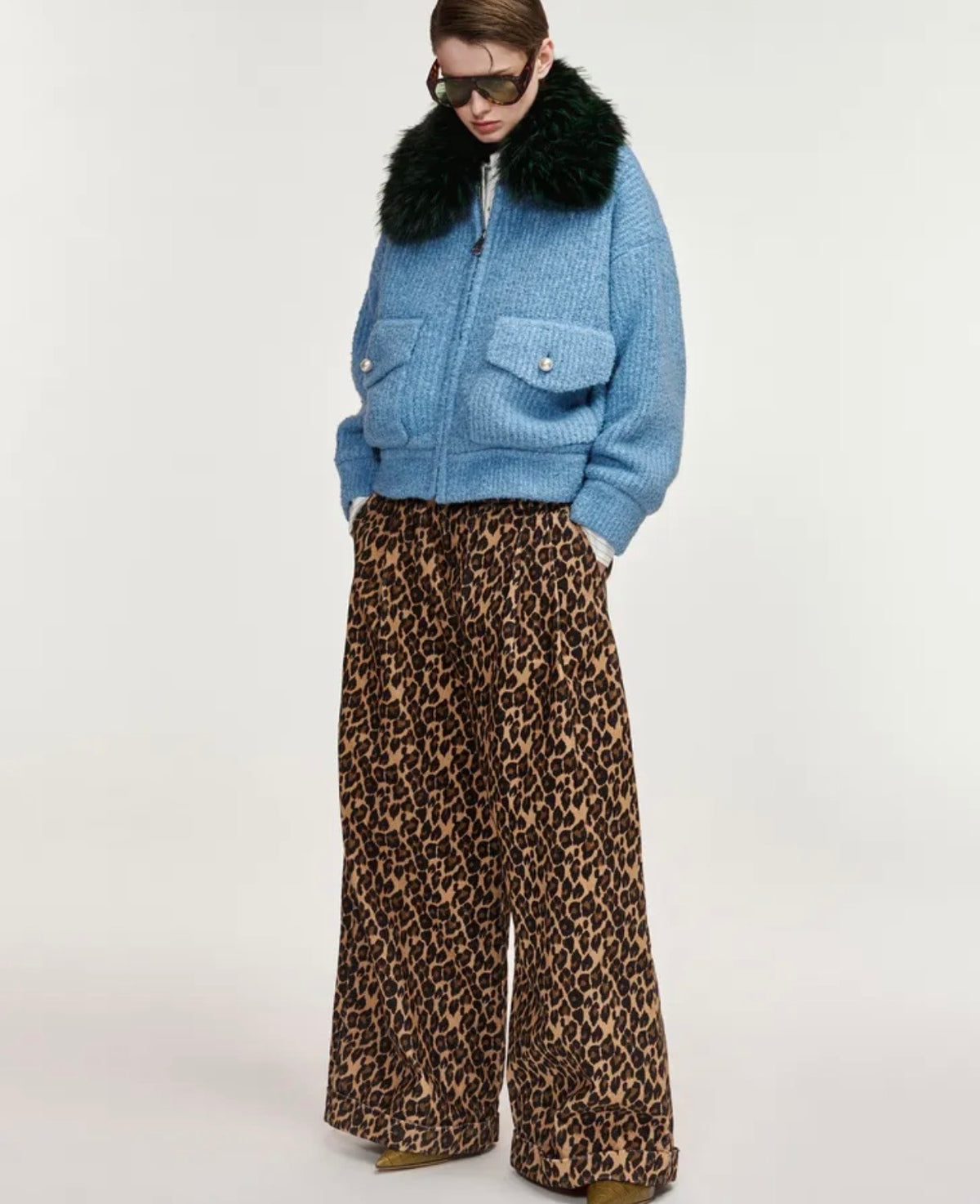 Essentiel antwerp giacca bomber in tessuto boucle’ azzurro chiaro collo removibile in ecopelliccia verde scuro