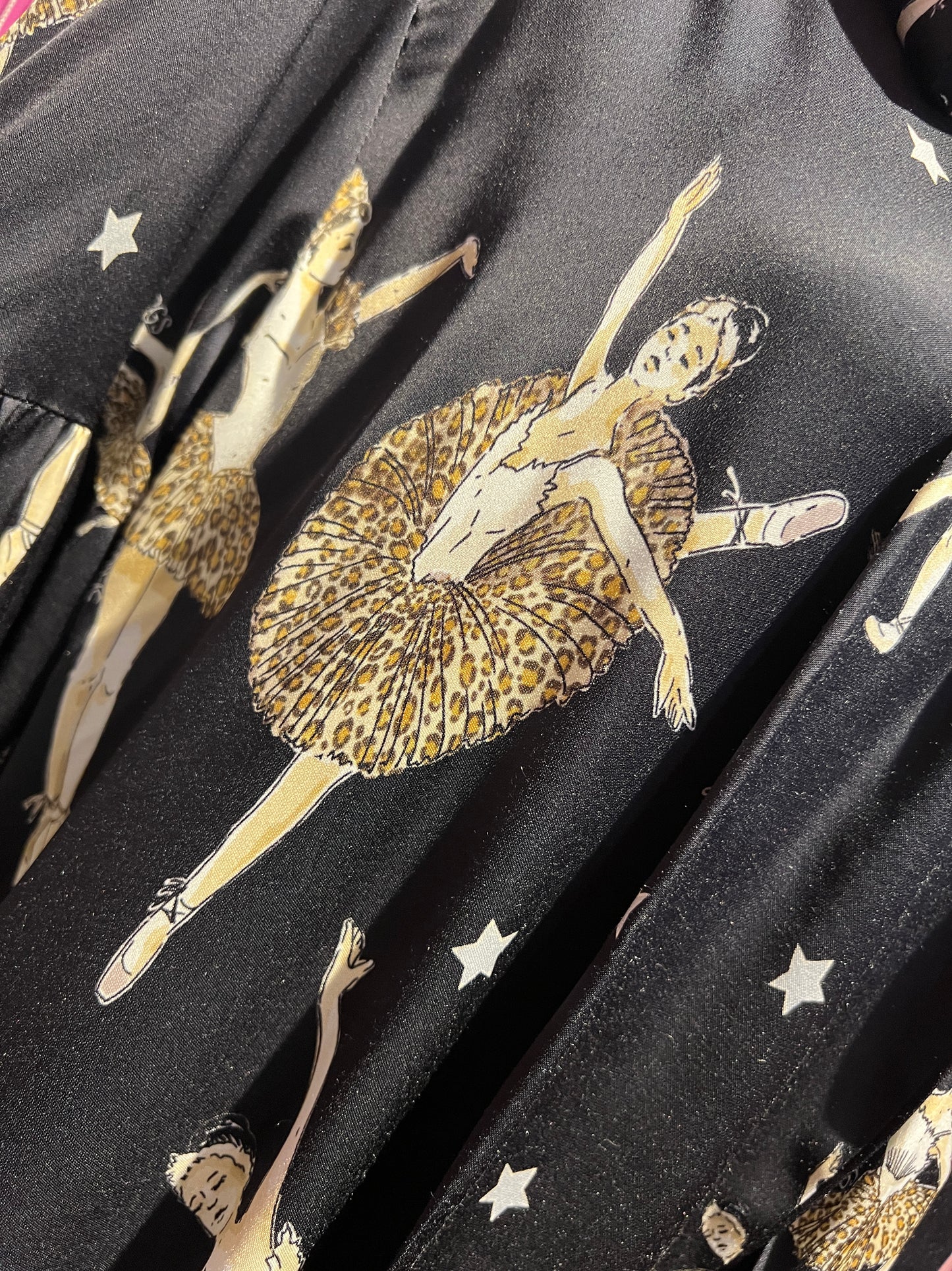 5 Progress abito lungo stampa ballerina in satin con foulard collo