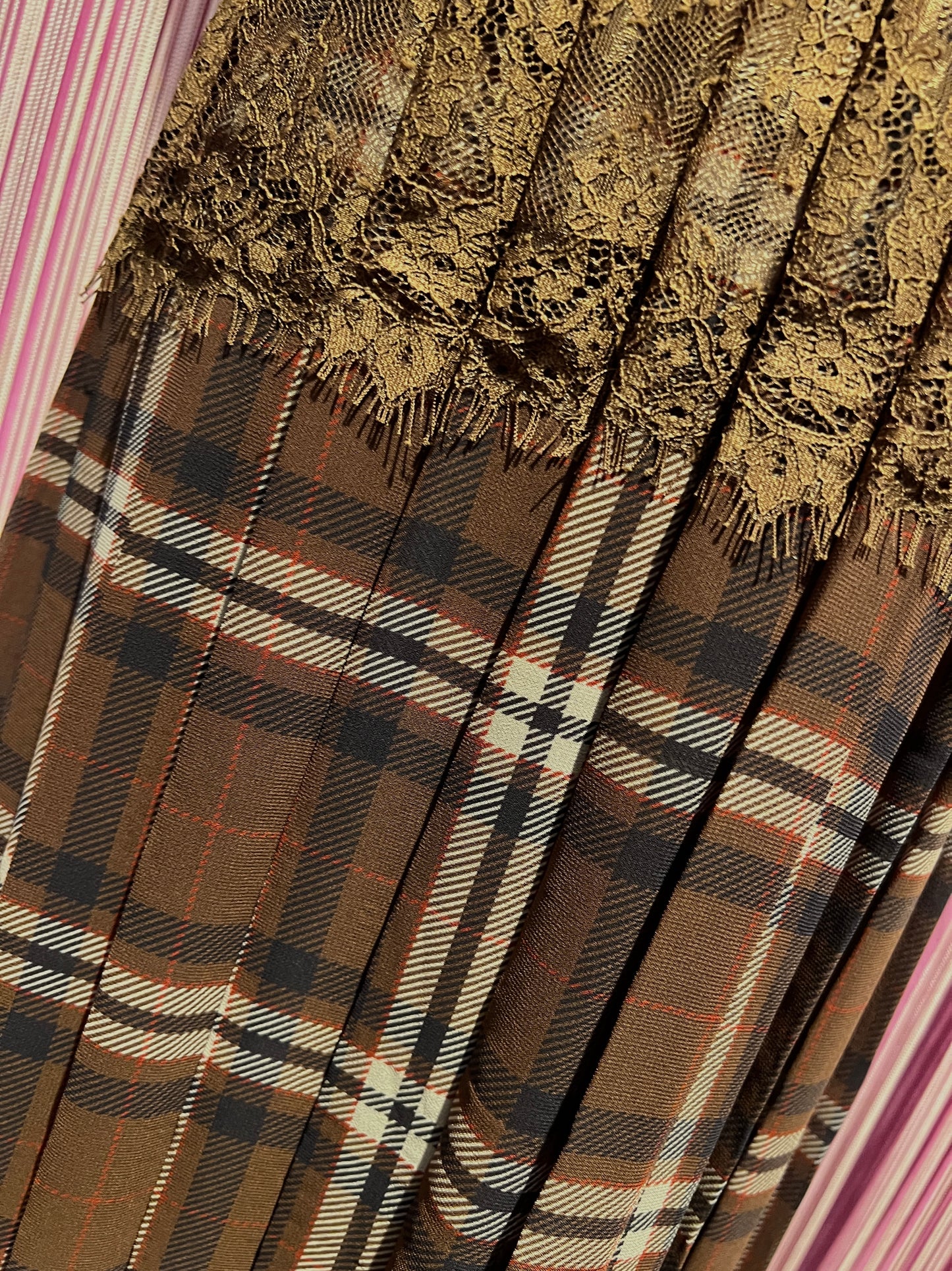 Ermanno Scervino gonna tartan a pieghe in georgette con applicazione pizzo , vita elastica con coulisse