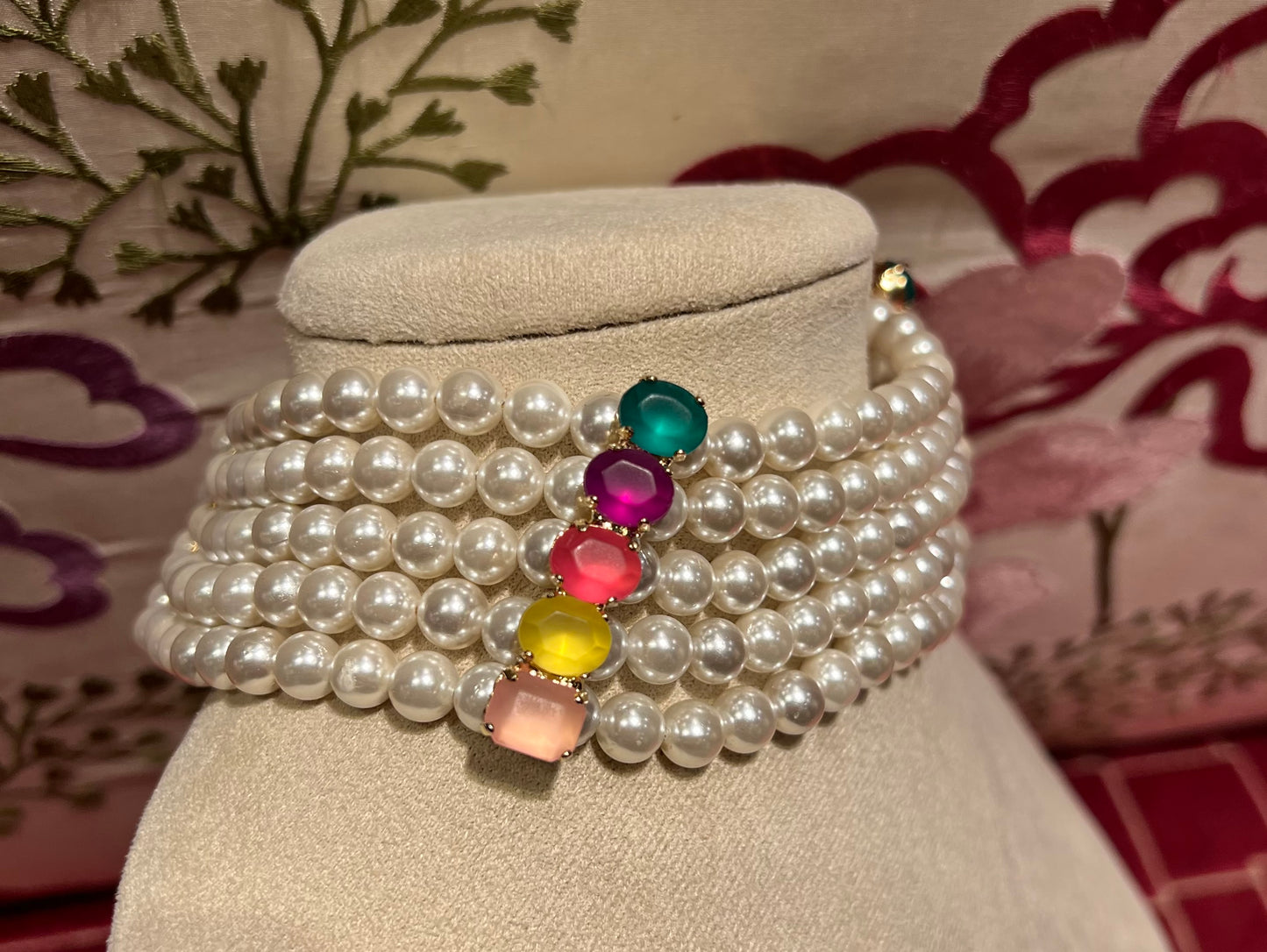 Manuela Ajo creazioni choker perle di Maiorca con pietre dure multicolor