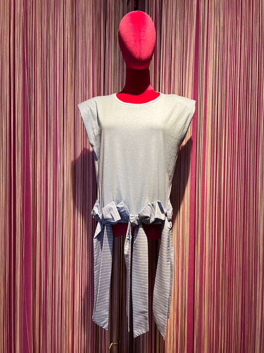 Gina Gorgeous t shirt di cotone celeste con fiocchi a righe celesti e bianche Tiziana