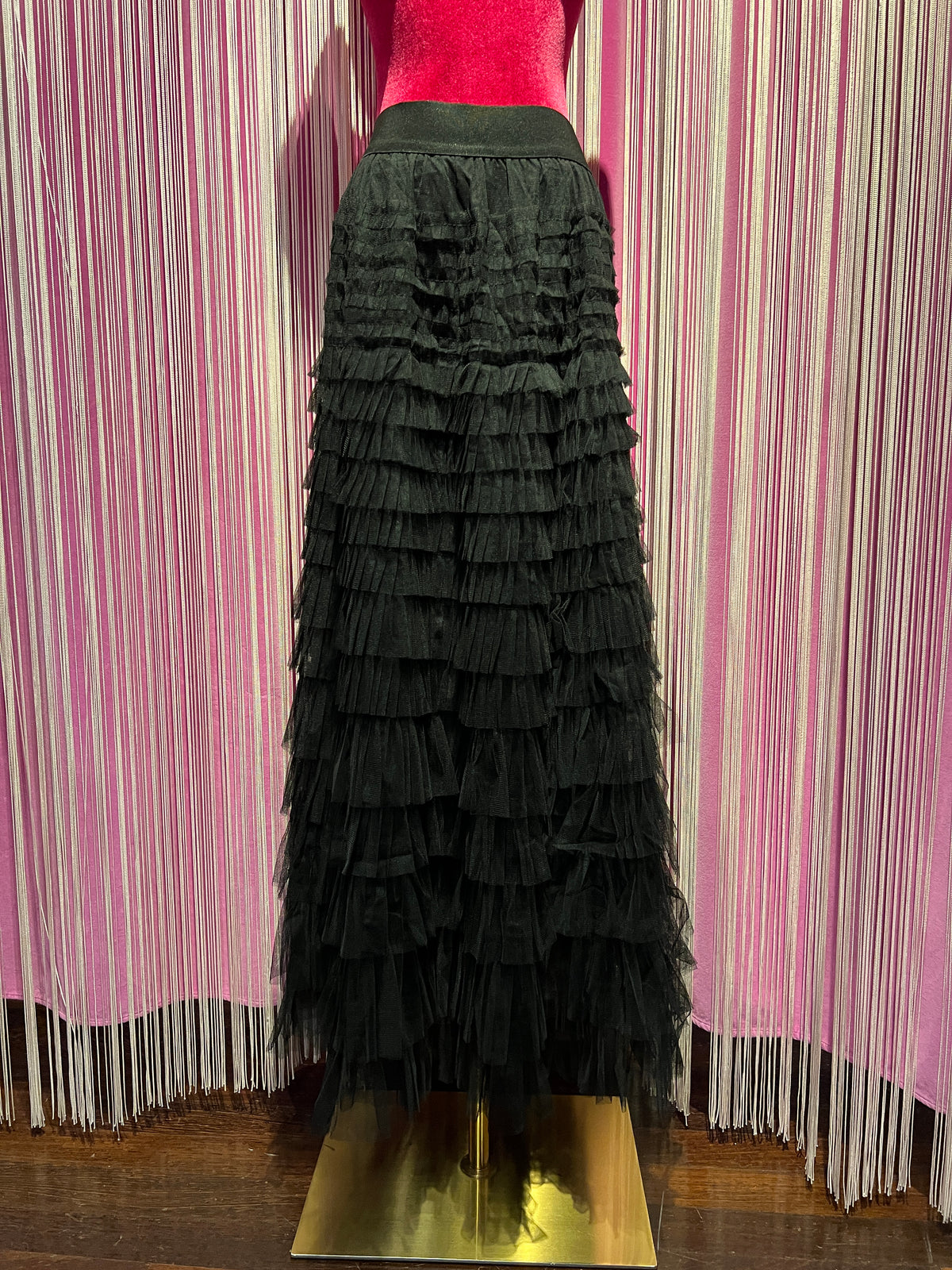 The room gonna a balze di tulle lunga nera con elastico in vita