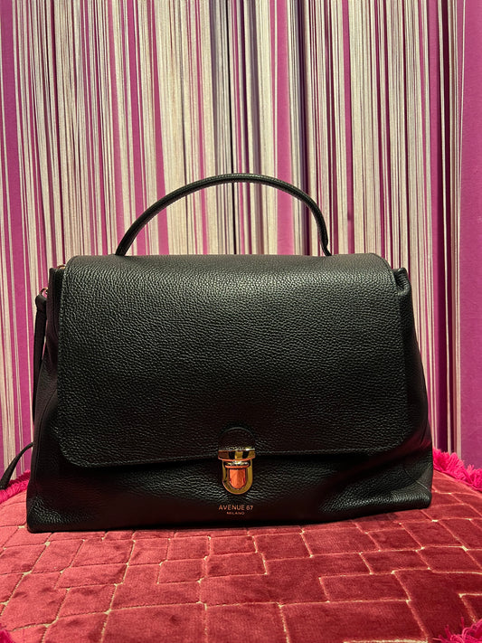 Avenue 67  Delphine borsa pelle con patta e tracolla colore nero