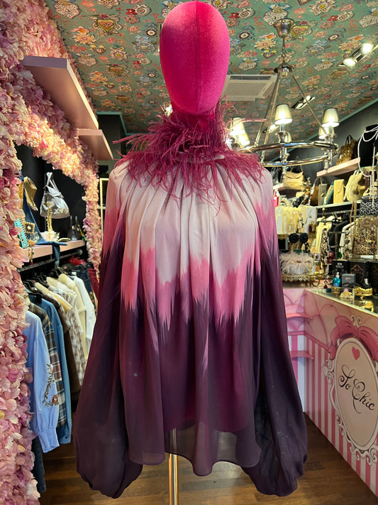 Dahlo blusa drappeggiata collo con piume rosa boreale