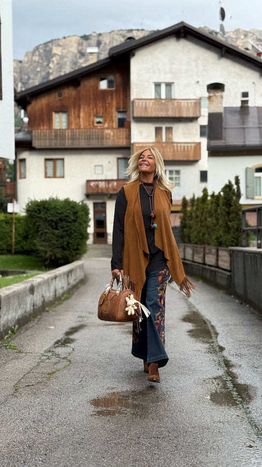 Mon amour  Paris jeans a zampa in denim molto elasticizzato con ricami floreali