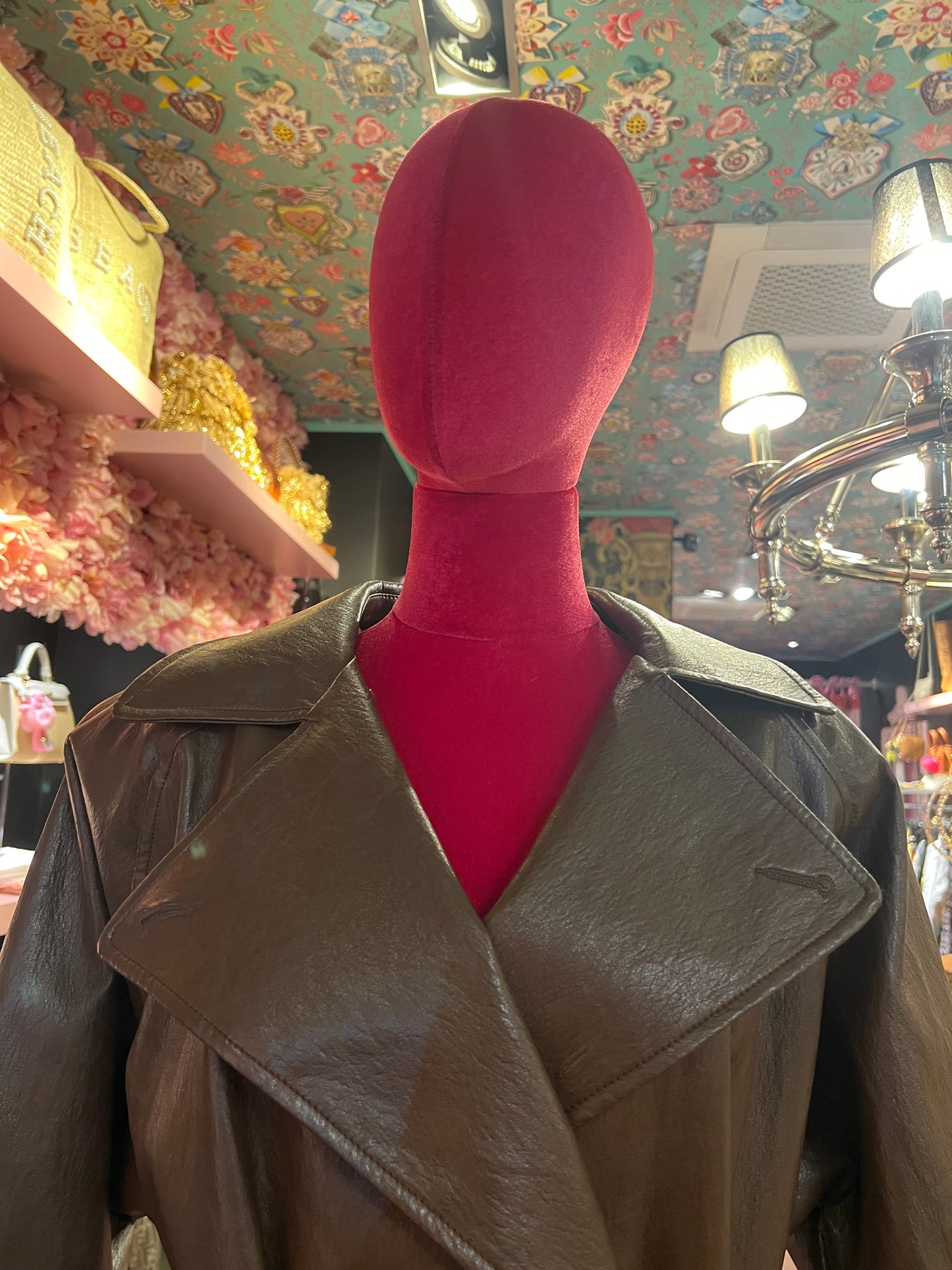 The room spolverino over in ecopelle marrone con cinta