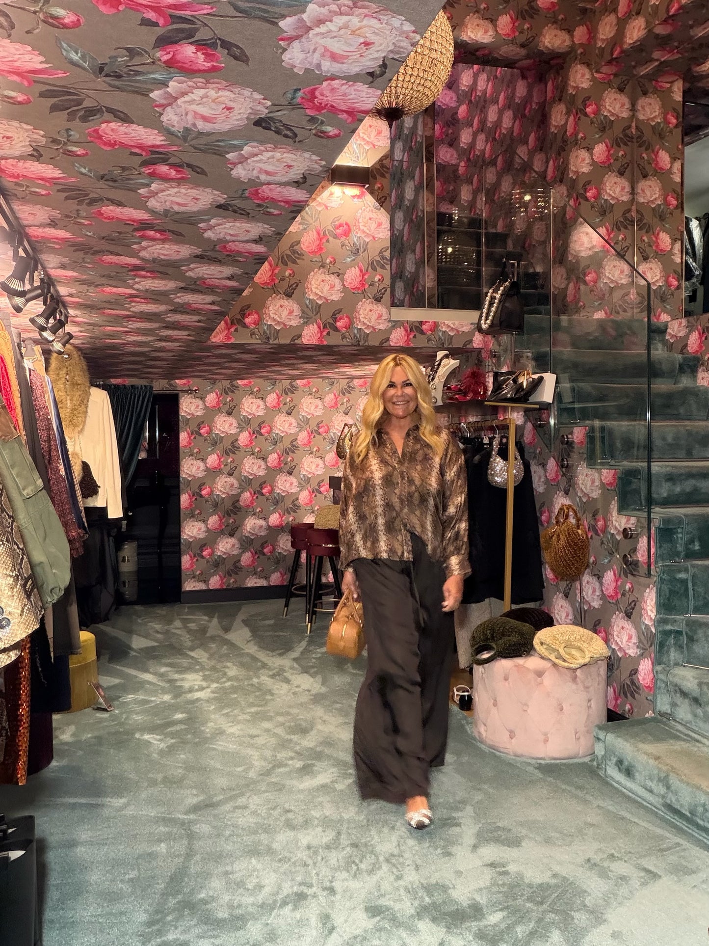 The room completo camicia stampa pitonata e pantalone marrone in viscosa