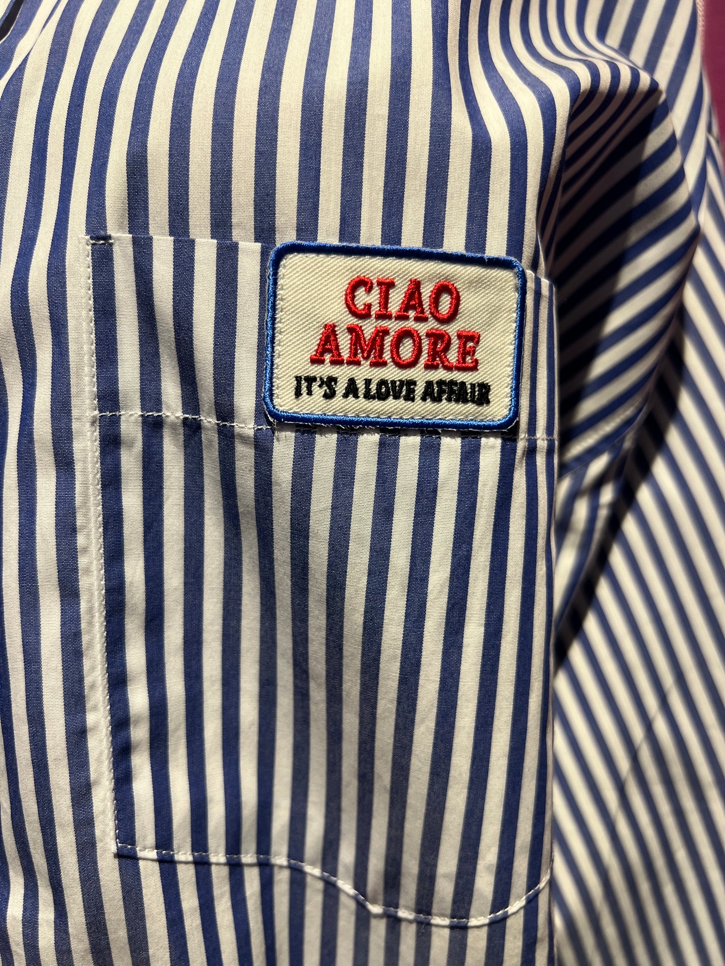 Giada Benincasa completo camicia a righe e pantalone con elastico e laccetto