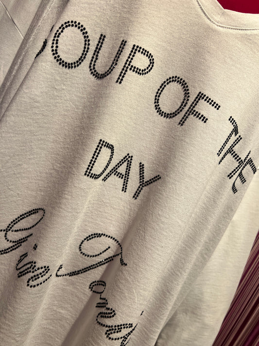 Miss goodlife t-shirt oversize bianca manica lunga con scritta cristalli neri “ Soup of the day gin tonic “
