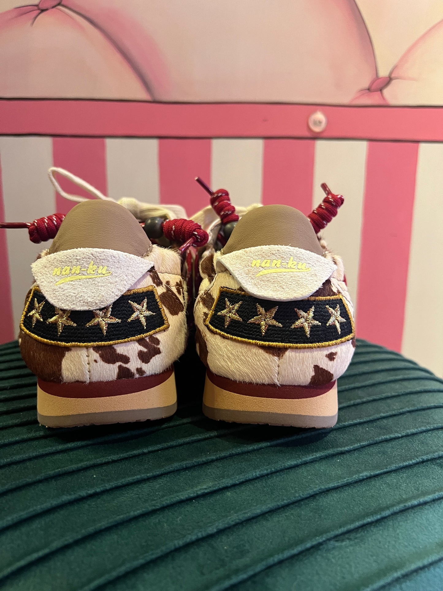 Nan-Ku sneaker cavallino muccato marrone / panna con decorazioni cristalli
