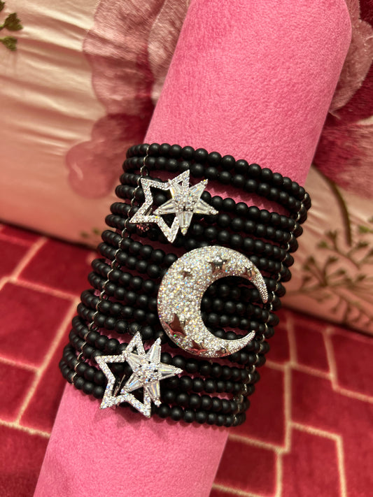 Manuela Ajo’ creazioni bracciale cristalli neri opachi con spille mezza luna e stelle di strass