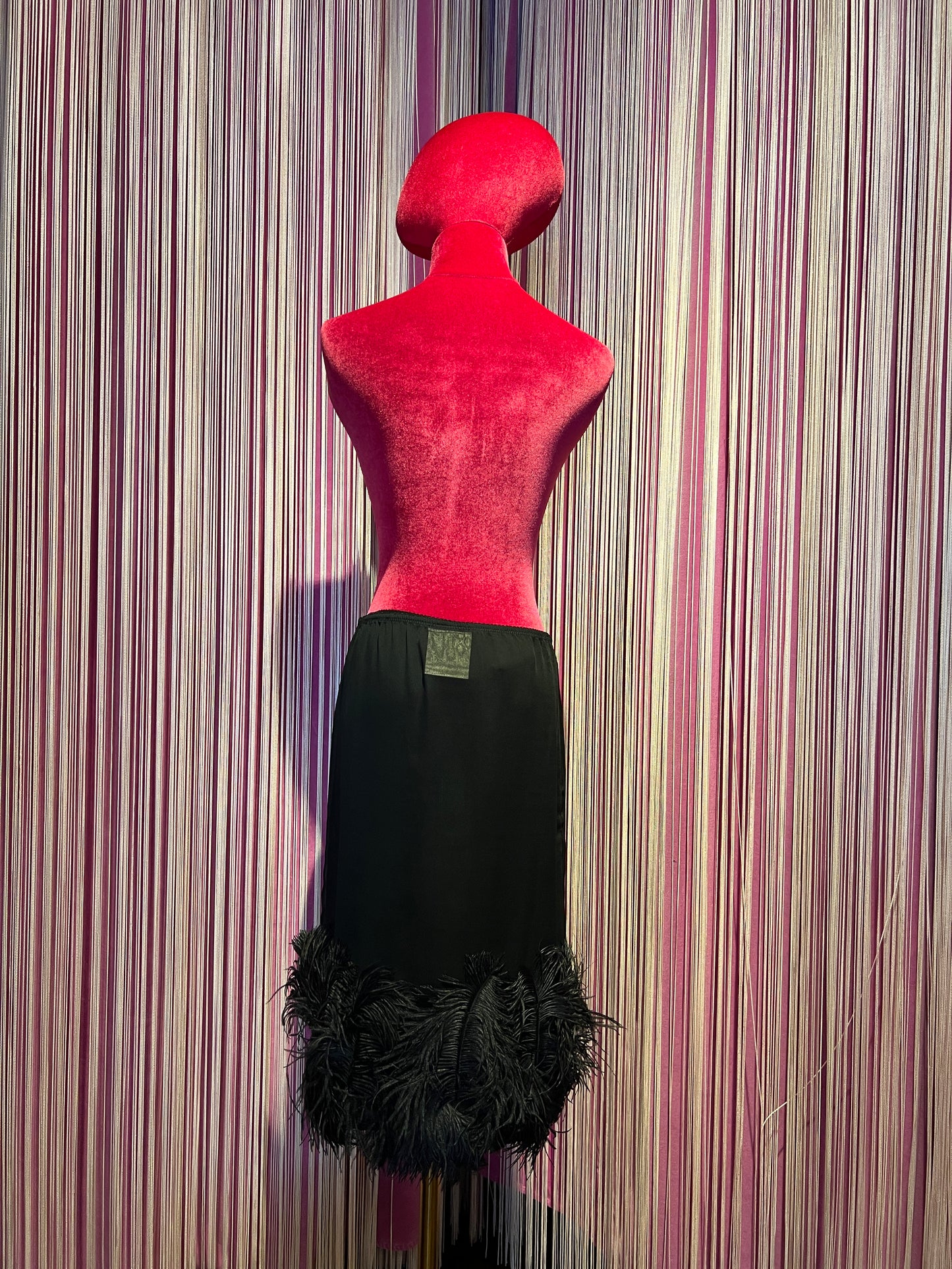 Semicouture gonna con elastico in vita nera con piume in fondo