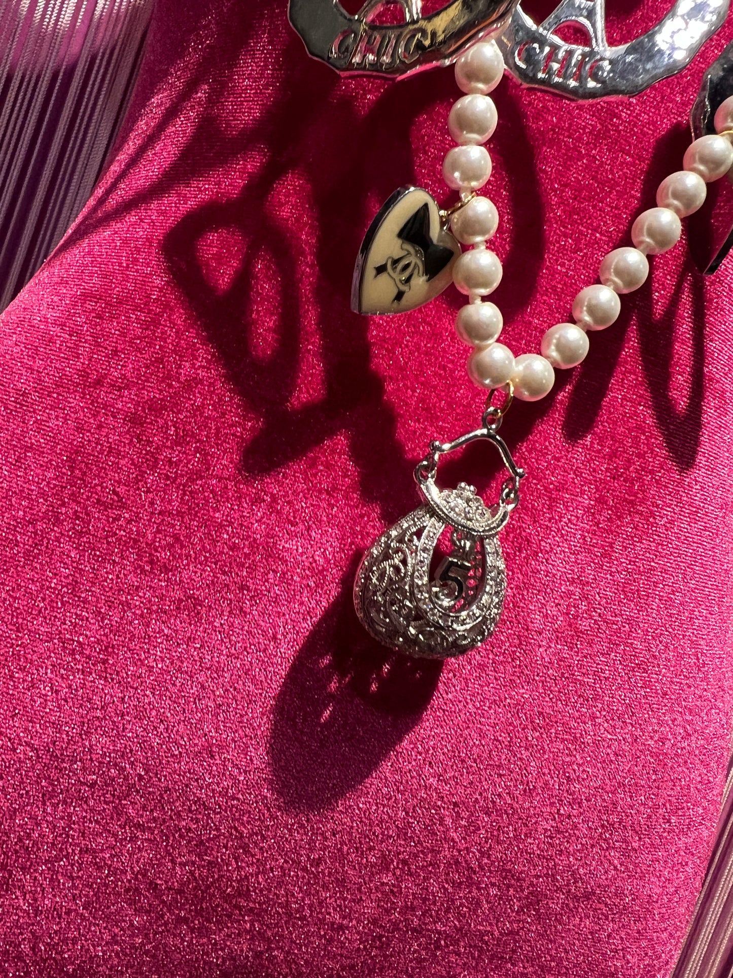 Monilia collana multifili con perle e rose