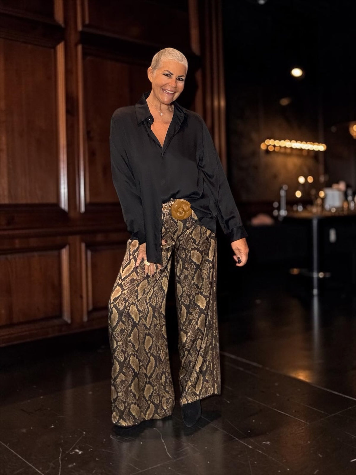 The room completo in viscosa camicia nera e pantalone stampa animalier pitonata