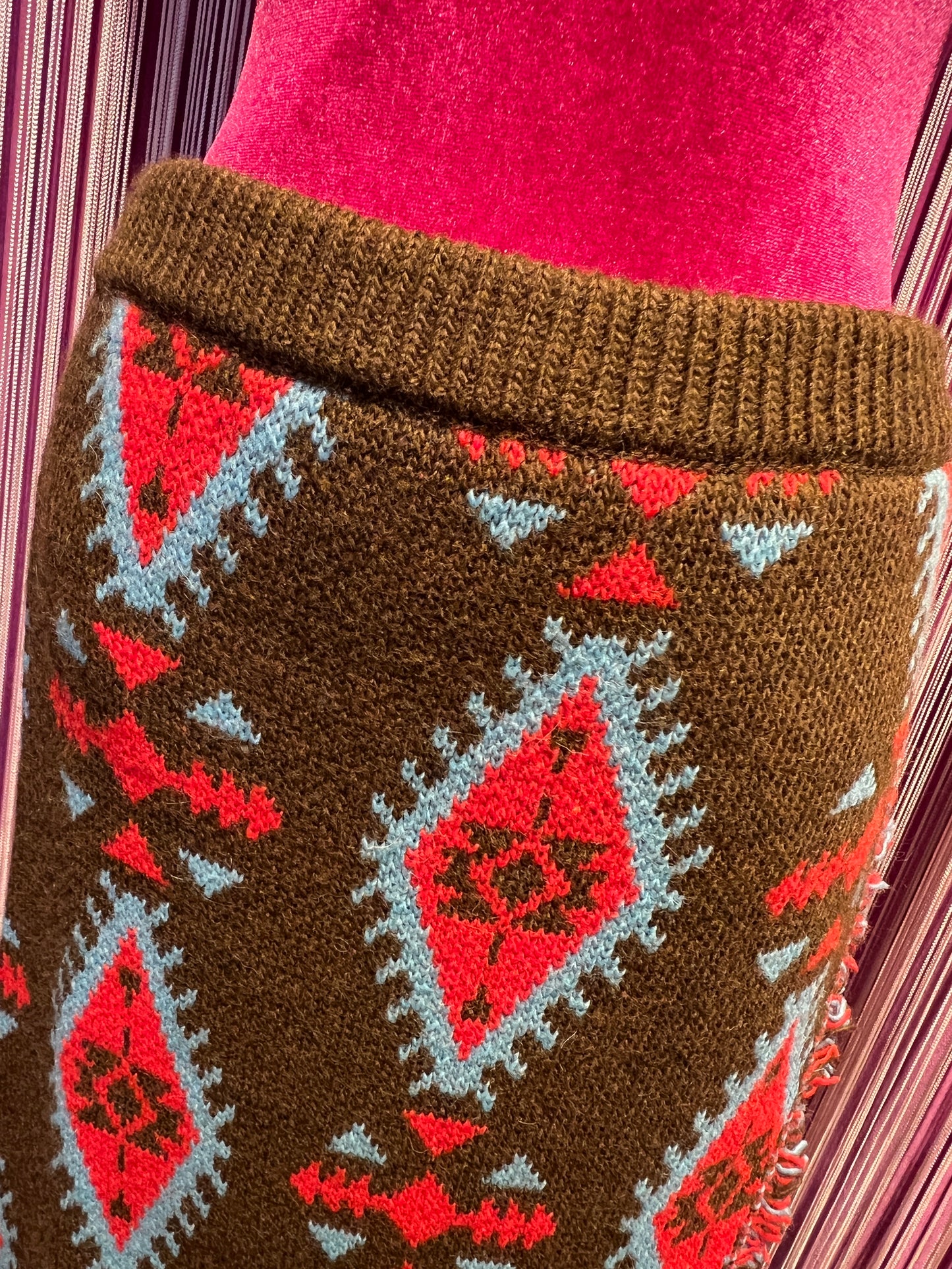 Colour market gonna jacquard con frange marrone rosso e turchese