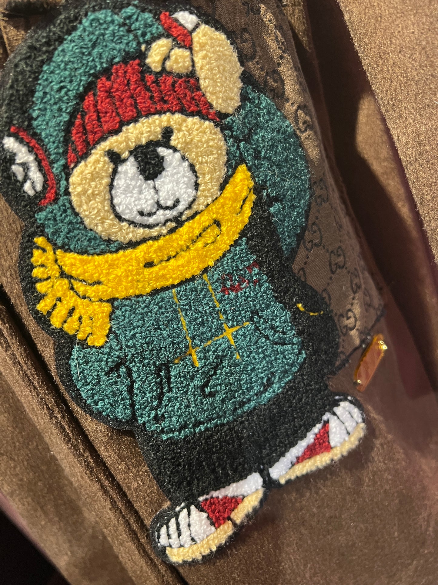 ABpink 🩷cappotto doppiopetto cioccolato patch teddy , perline e tessuto GG