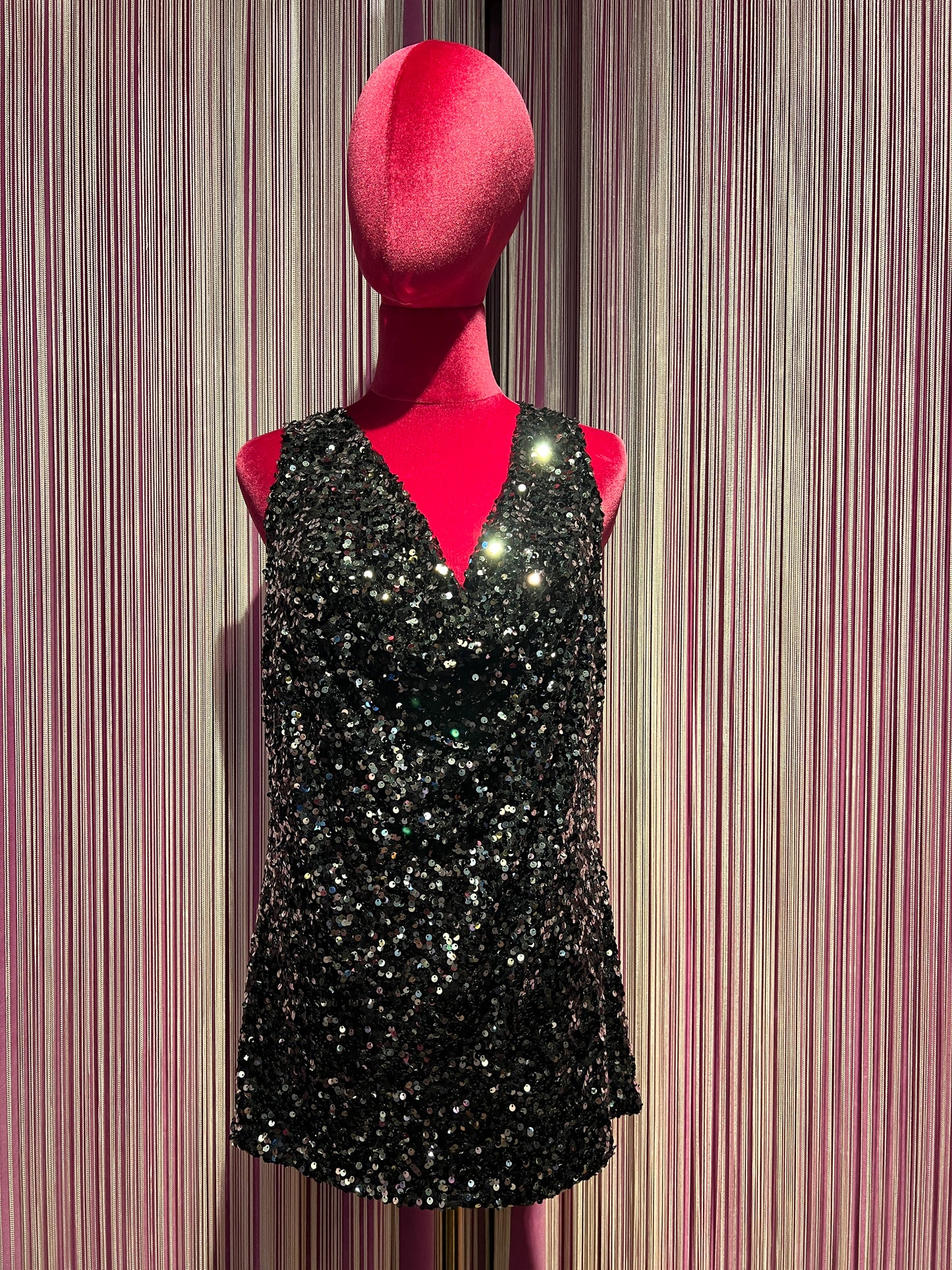 The room canotta paillettes nera scollo drappeggiato