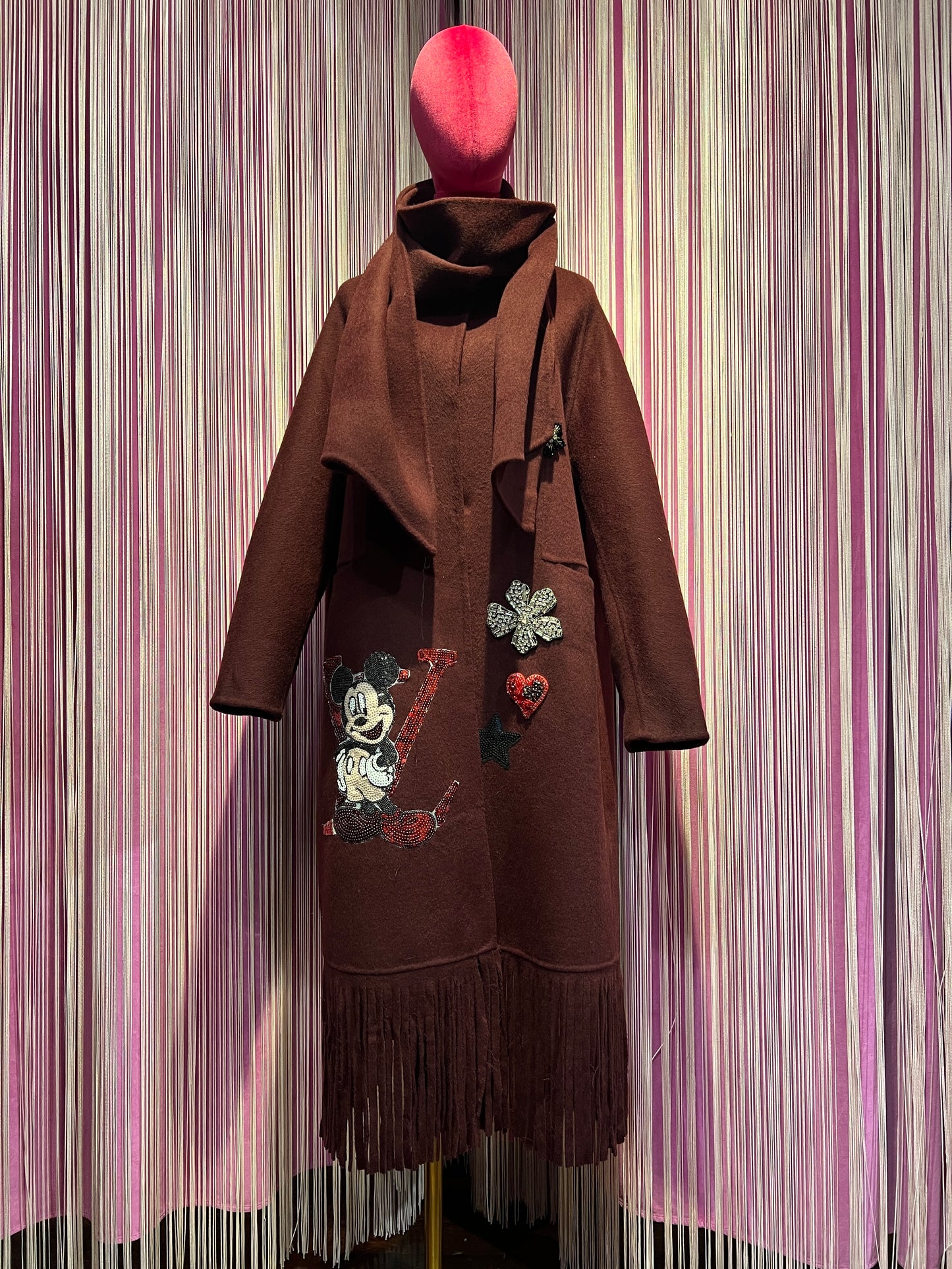 ABpink 🩷cappotto sfoderato Burgundy con frange e sciarpa rimovibile, patch cristalli e patch paillettes topolino