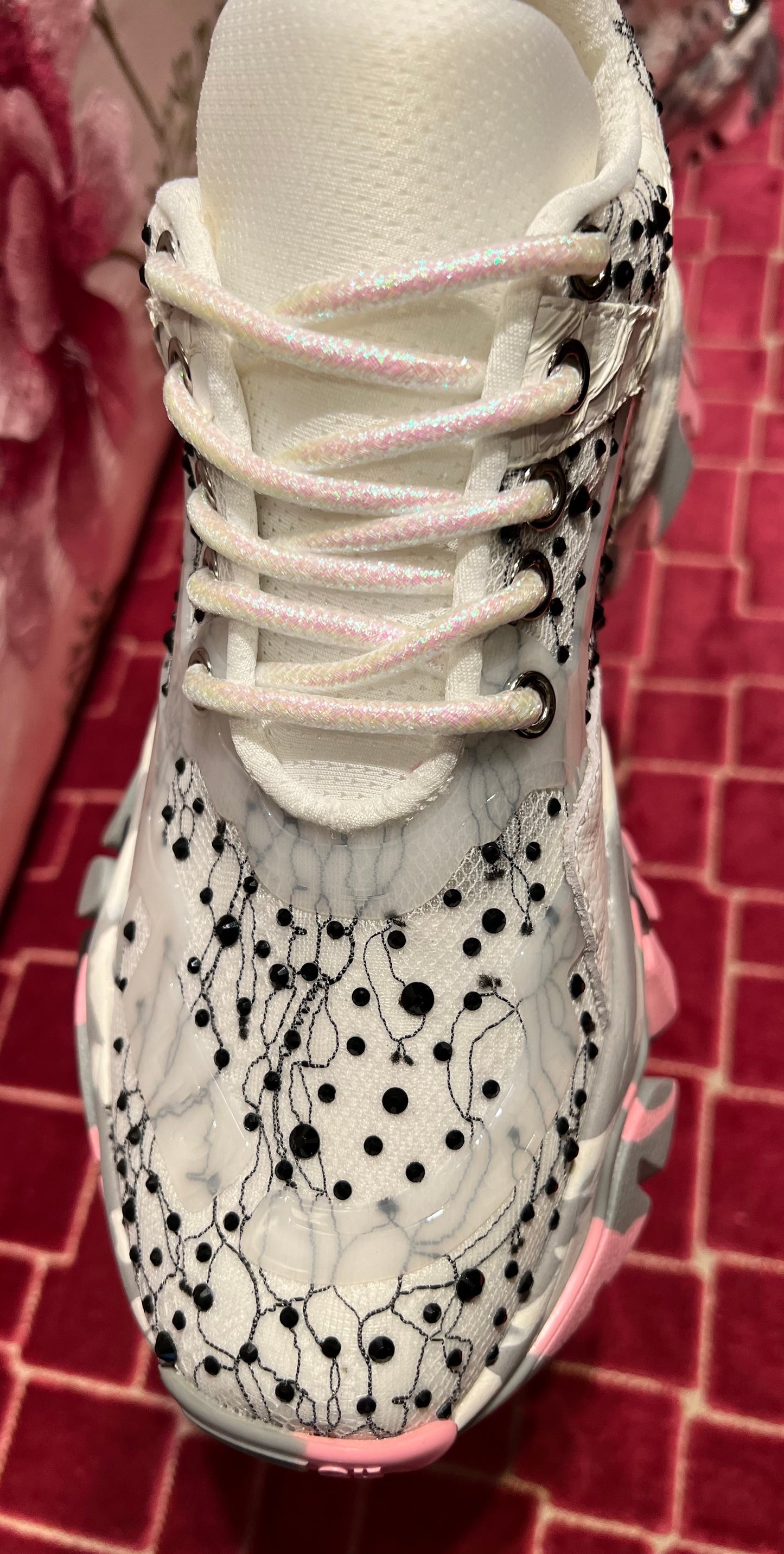 CL’JD sneakers cristalli neri fondo bianco camouflage grigio e rosa