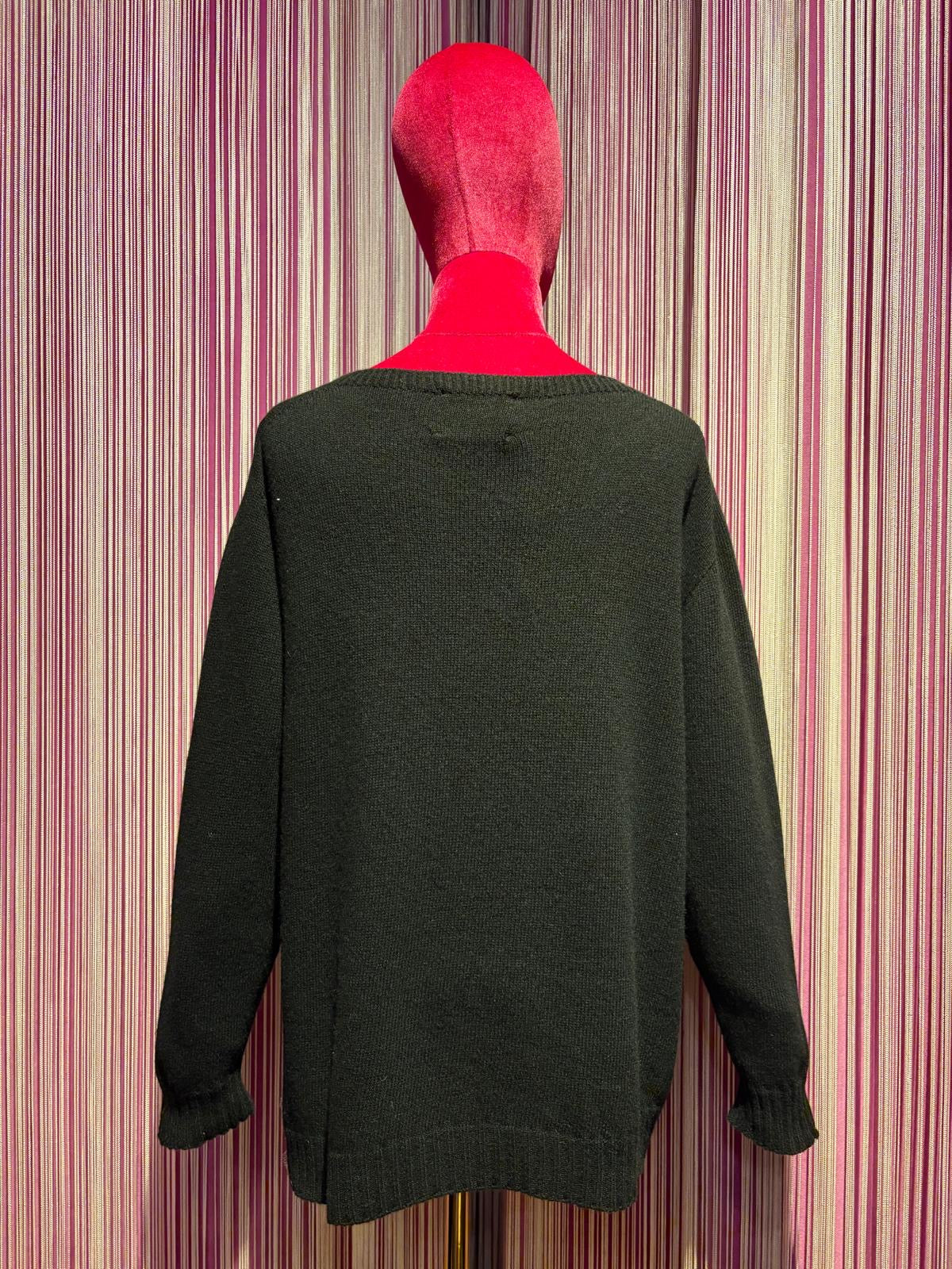 Pink memories maglia girocollo nera con spacco e pizzo panna