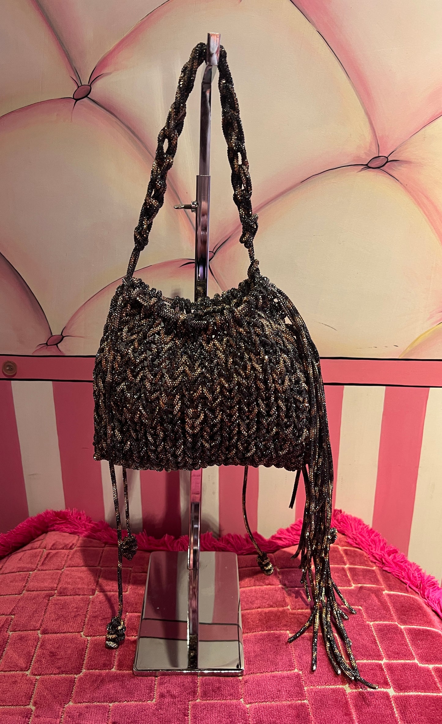 Borsa motivo intrecciato cristalli argento ,grigio fumo oro con frange di cristalli